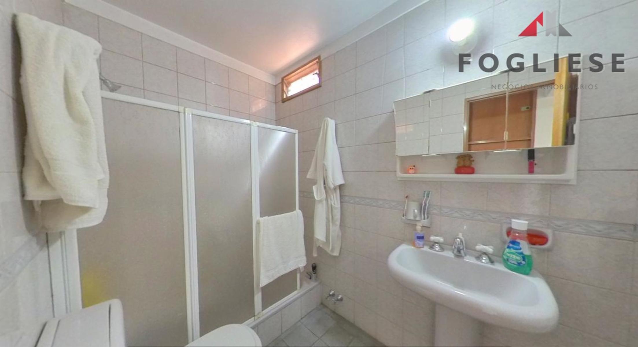 Excelente Casa de 5 Amb con Pileta, Jardin, Quincho, Garage