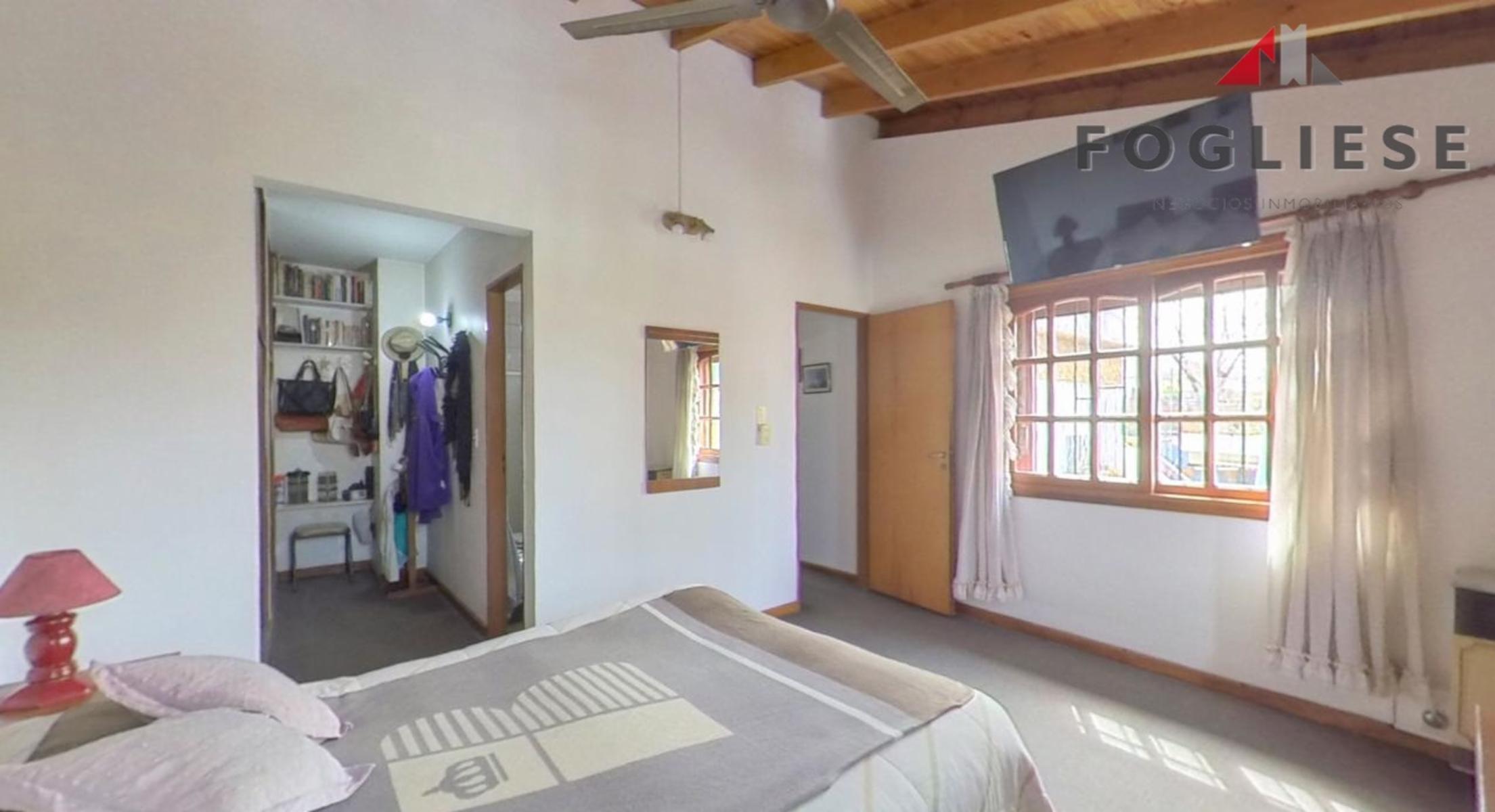 Excelente Casa de 5 Amb con Pileta, Jardin, Quincho, Garage — foto 2