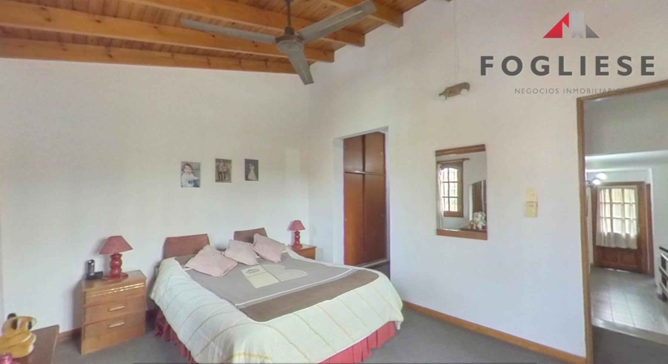 Excelente Casa de 5 Amb con Pileta, Jardin, Quincho, Garage — foto 3