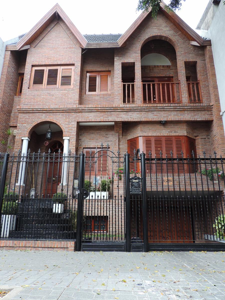 Excelente Casa de 5 Amb, Garage, Parque, Quincho - 3