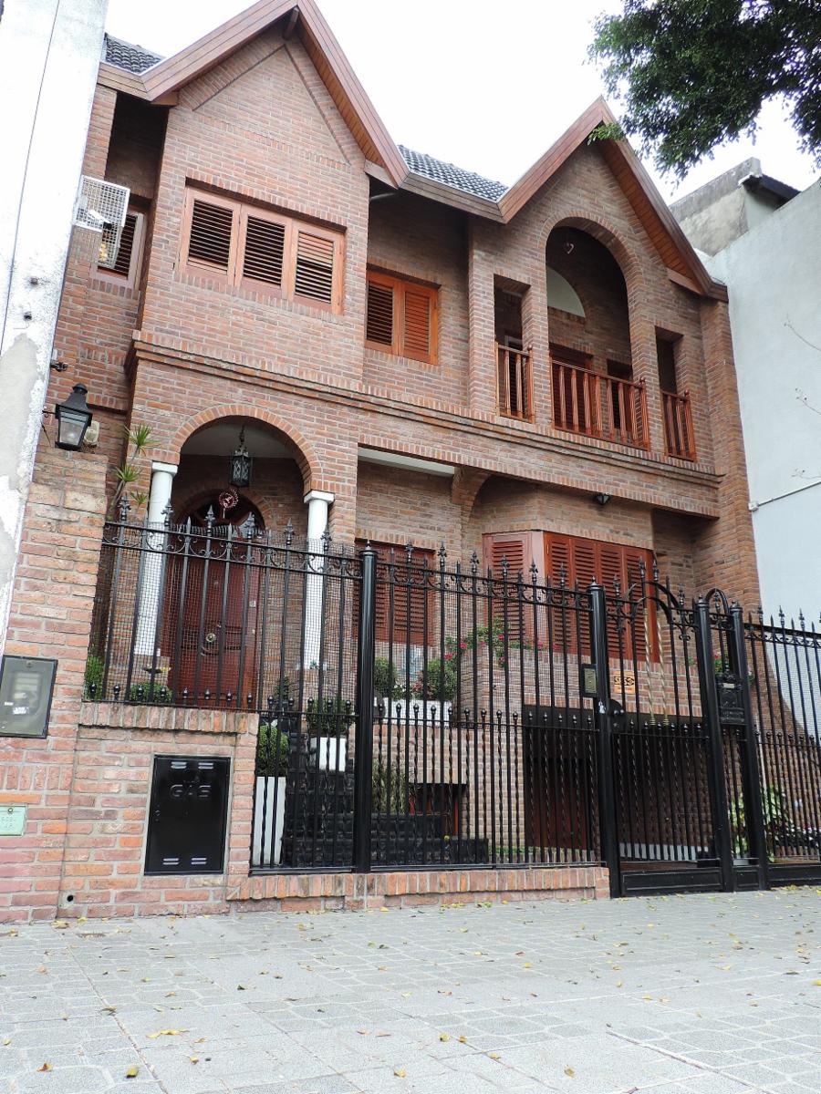 Excelente Casa de 5 Amb, Garage, Parque, Quincho - 4