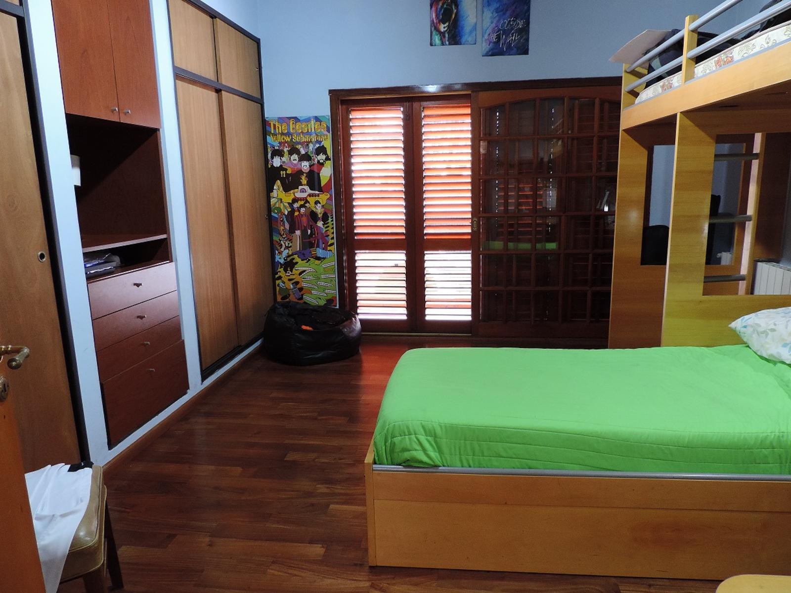 Excelente Casa de 5 Amb, Garage, Parque, Quincho - 11