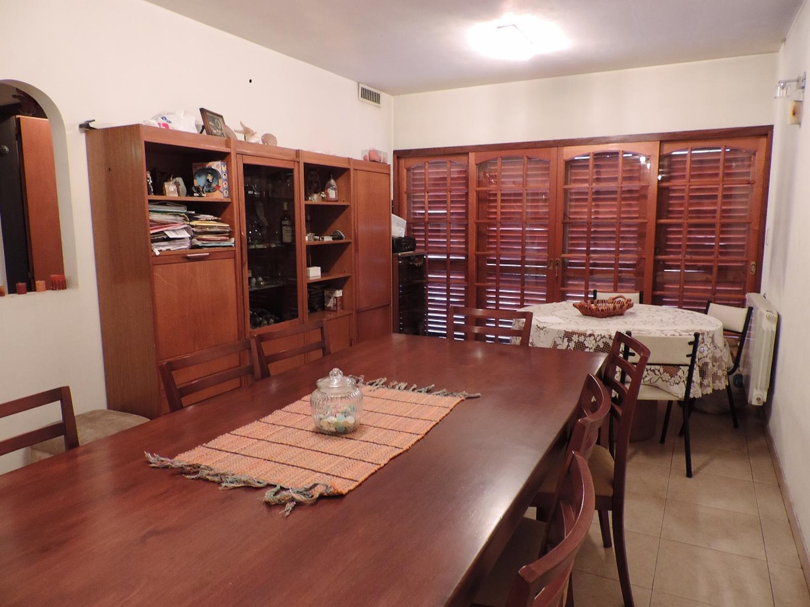 Excelente Casa de 5 Amb, Garage, Parque, Quincho - 19
