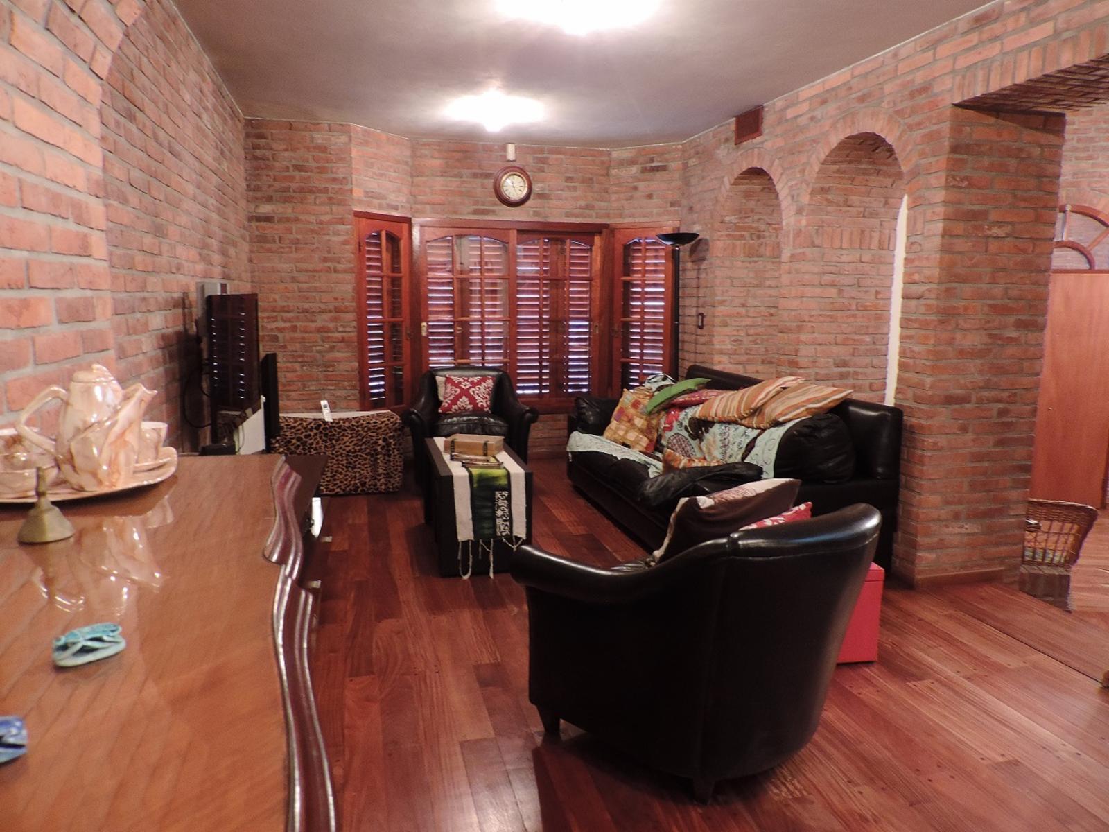 Excelente Casa de 5 Amb, Garage, Parque, Quincho - 22