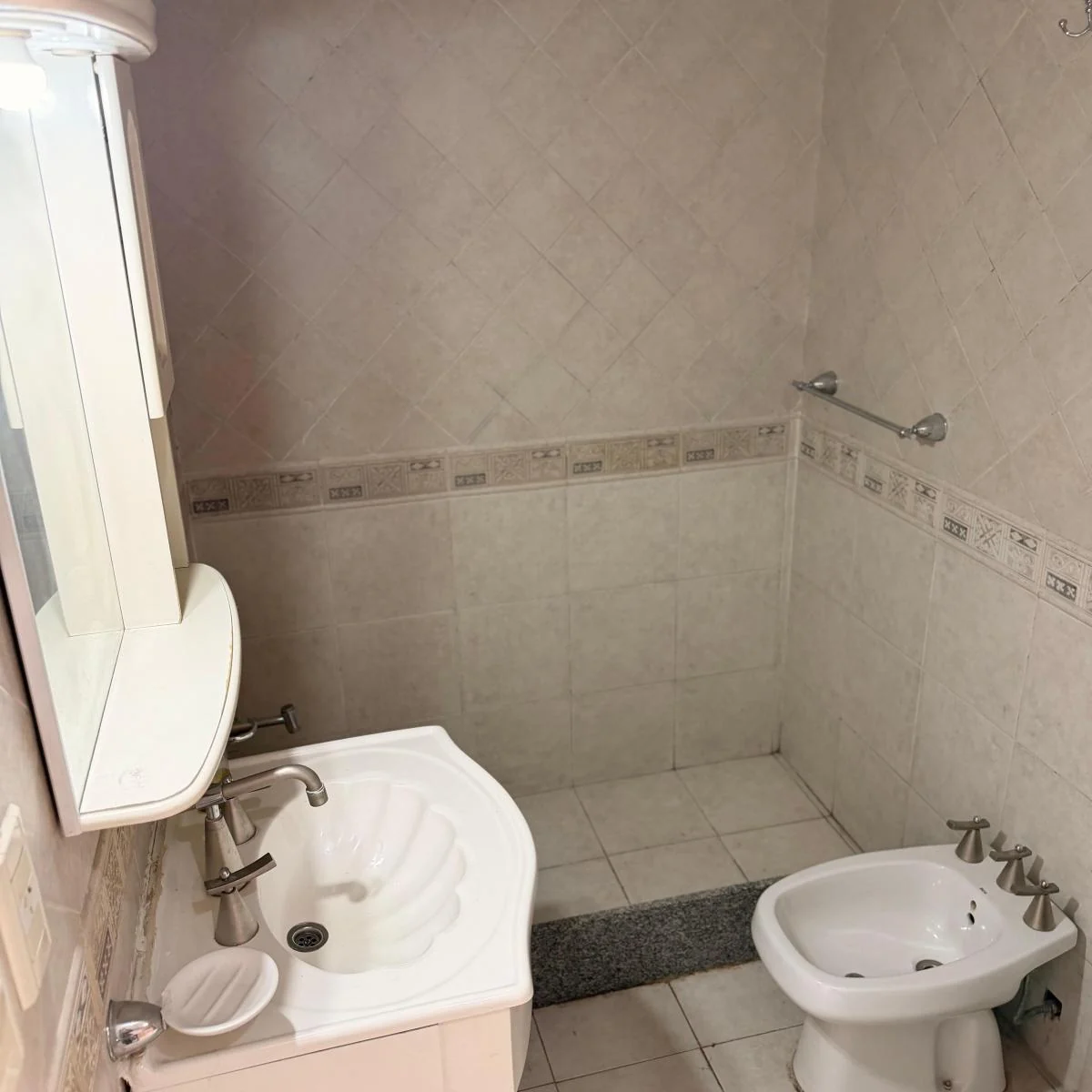 Departamentos en Alquiler 2 Ambientes Al Frente Céntrico Apto Profesional, Gba Oeste - Zonaprop - 20