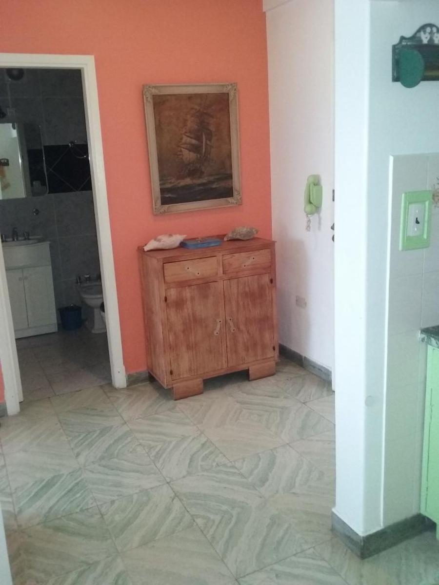 Departamento muy buen estado dos ambientes frente al mar contrafrente — foto 3