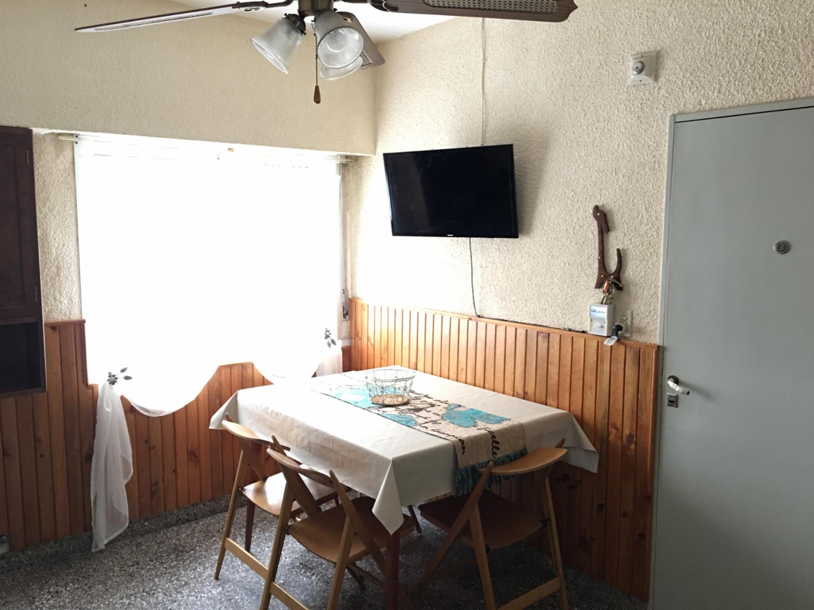 Departamento de 2 dormitorios, living-comedor, cocina, patio enlozado, parrilla y cochera, a 1 cuadra del mar y 2 de la peatonal — foto 4