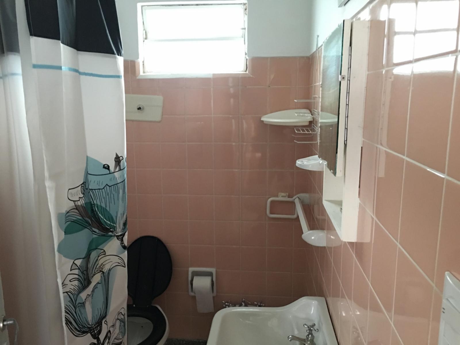 Departamento de 2 dormitorios, living-comedor, cocina, patio enlozado, parrilla y cochera, a 1 cuadra del mar y 2 de la peatonal — foto 9