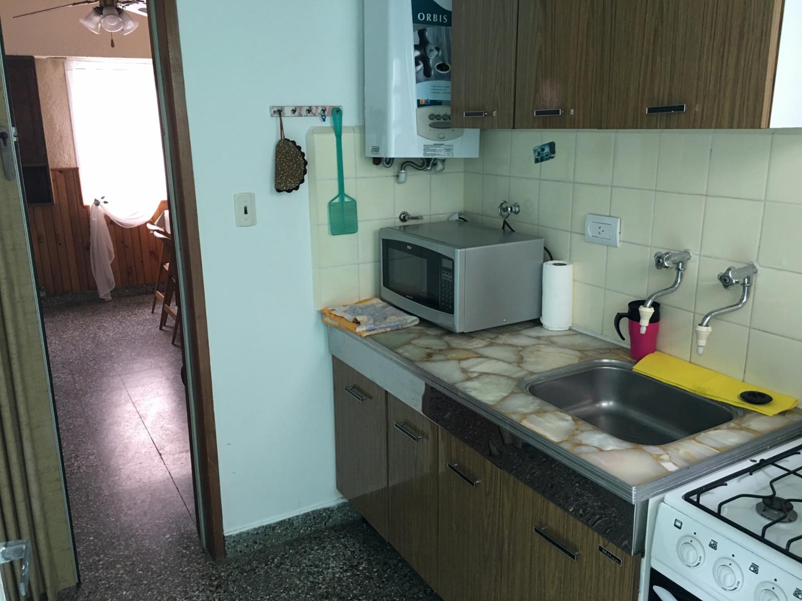 Departamento de 2 dormitorios, living-comedor, cocina, patio enlozado, parrilla y cochera, a 1 cuadra del mar y 2 de la peatonal — foto 10