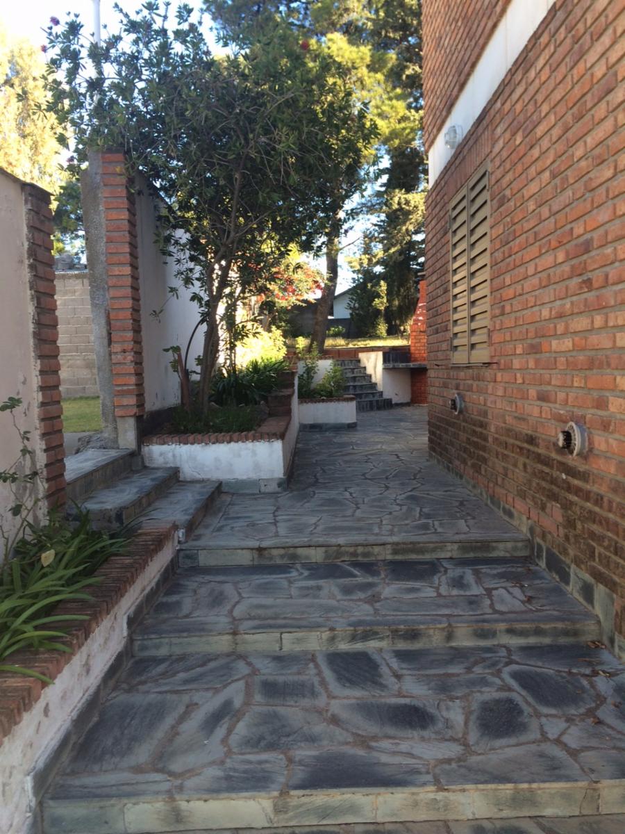 Importante Chalet de 5 dormitorios y 4 baños, con capacidad para 14 personas, a 4 cuadras del mar y 2 de la peatonal. — foto 5