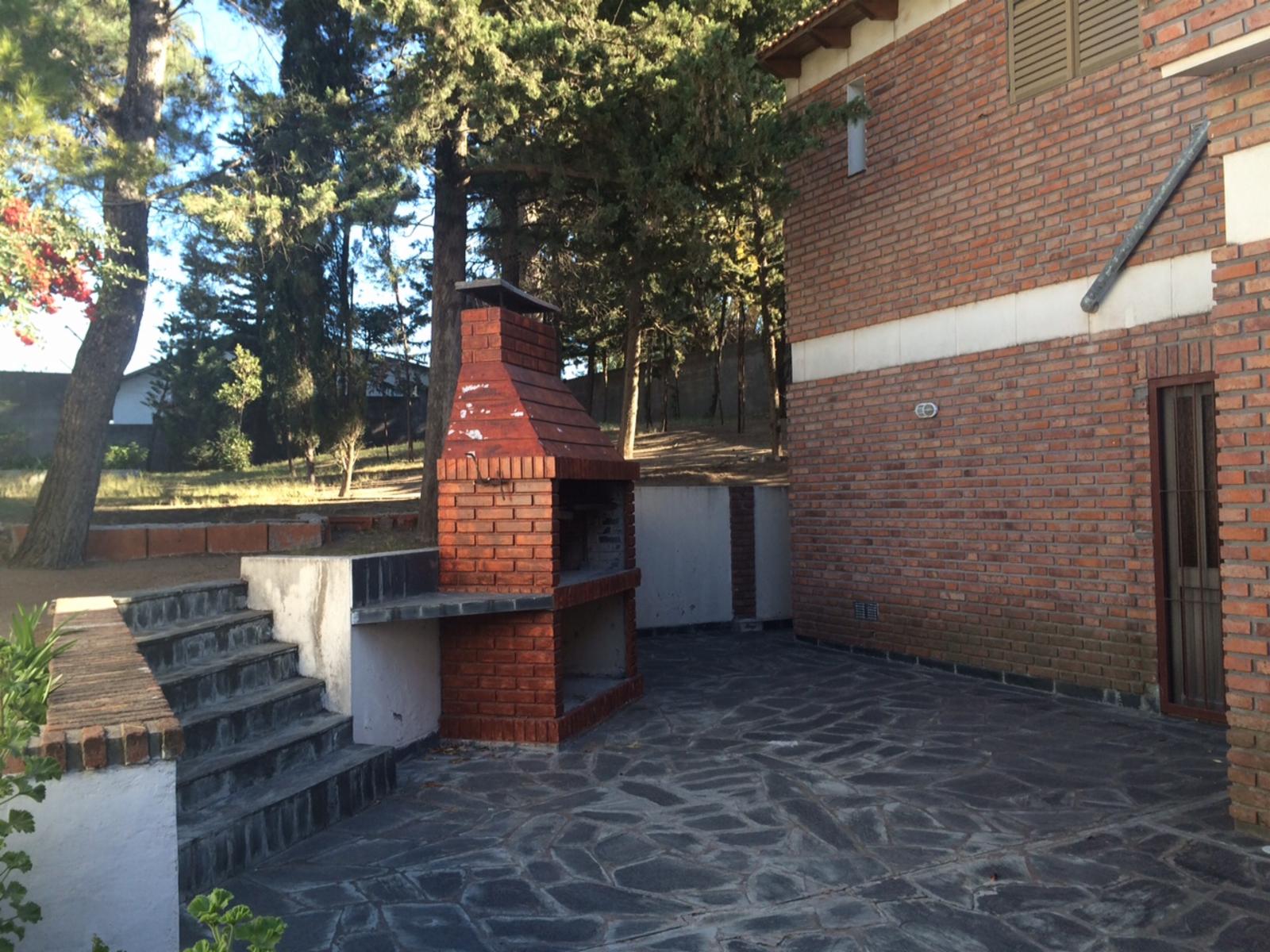 Importante Chalet de 5 dormitorios y 4 baños, con capacidad para 14 personas, a 4 cuadras del mar y 2 de la peatonal. — foto 6