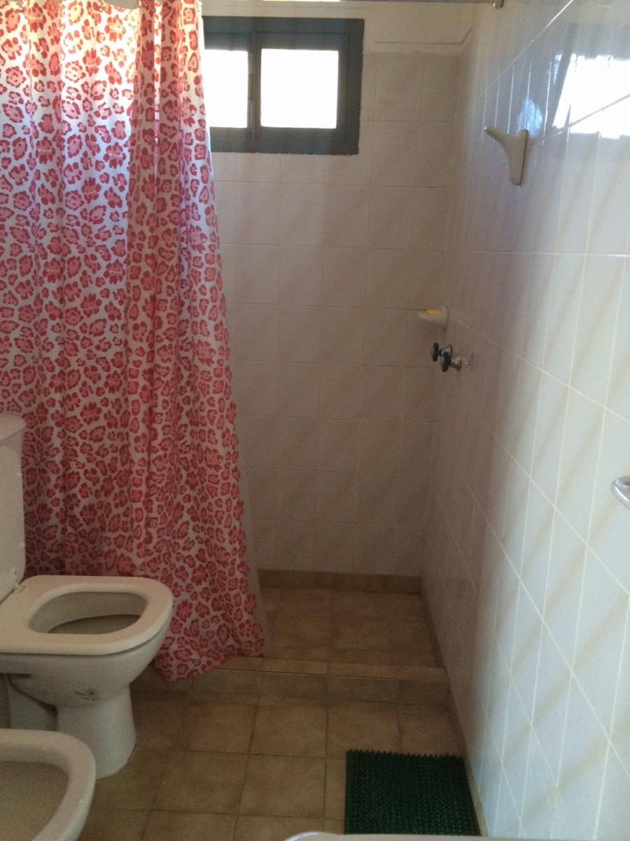 Importante Chalet de 5 dormitorios y 4 baños, con capacidad para 14 personas, a 4 cuadras del mar y 2 de la peatonal. — foto 14