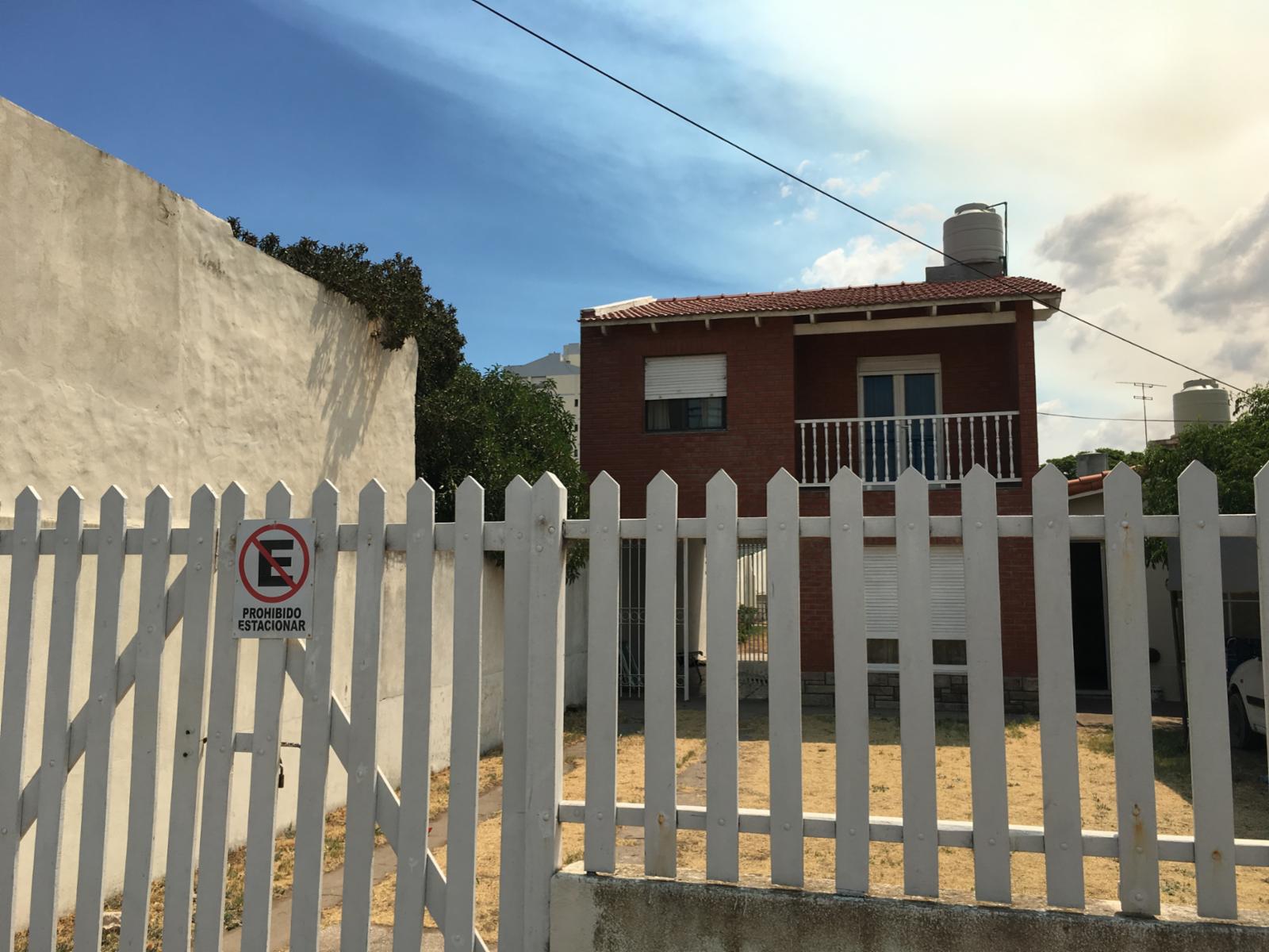 Casa de 3 dormitorios y dos baños a 1 cuadra del mar y de la peatonal. — foto 2