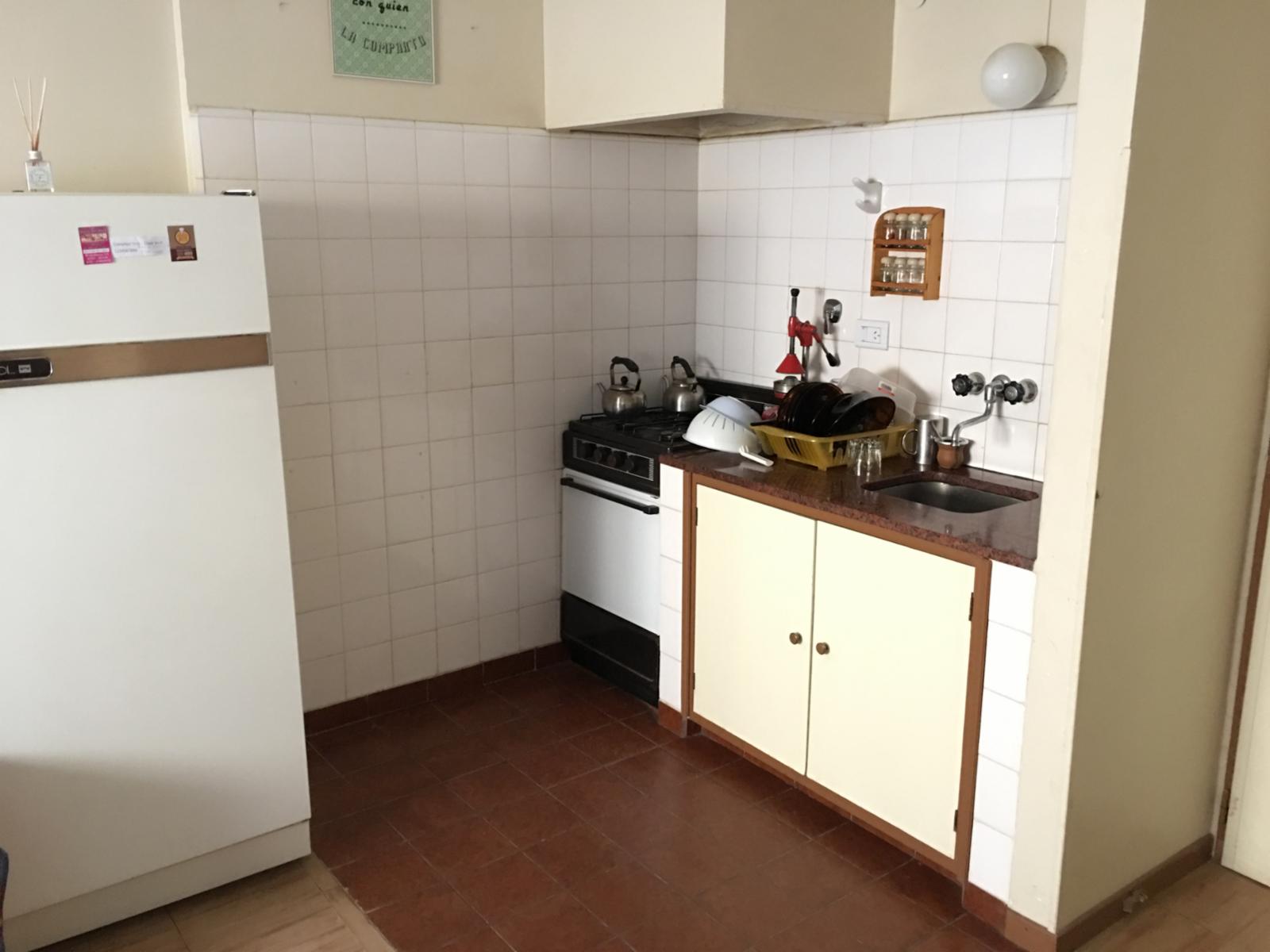 Departamento en Planta Baja de 1 dormitorio, cocina-comedor , patio con parrilla, baño y estacionamiento, a 1 cuadra del mar y 2 de la peatonal — foto 3