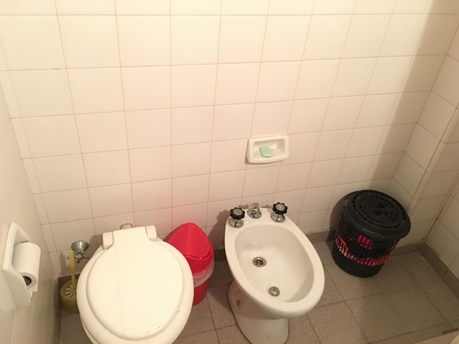 Departamento en Planta Baja de 1 dormitorio, cocina-comedor , patio con parrilla, baño y estacionamiento, a 1 cuadra del mar y 2 de la peatonal — foto 5