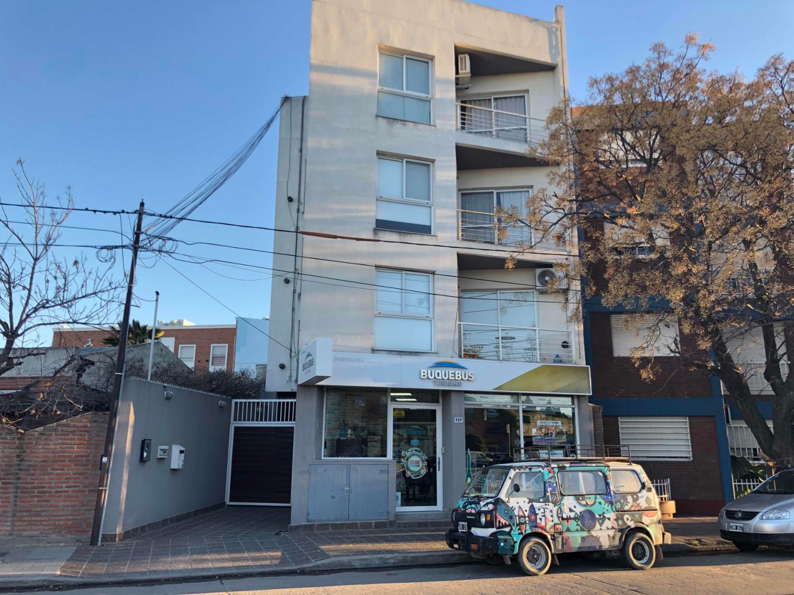 Funcional Urquiza 400 frente al Paseo de las Esculturas