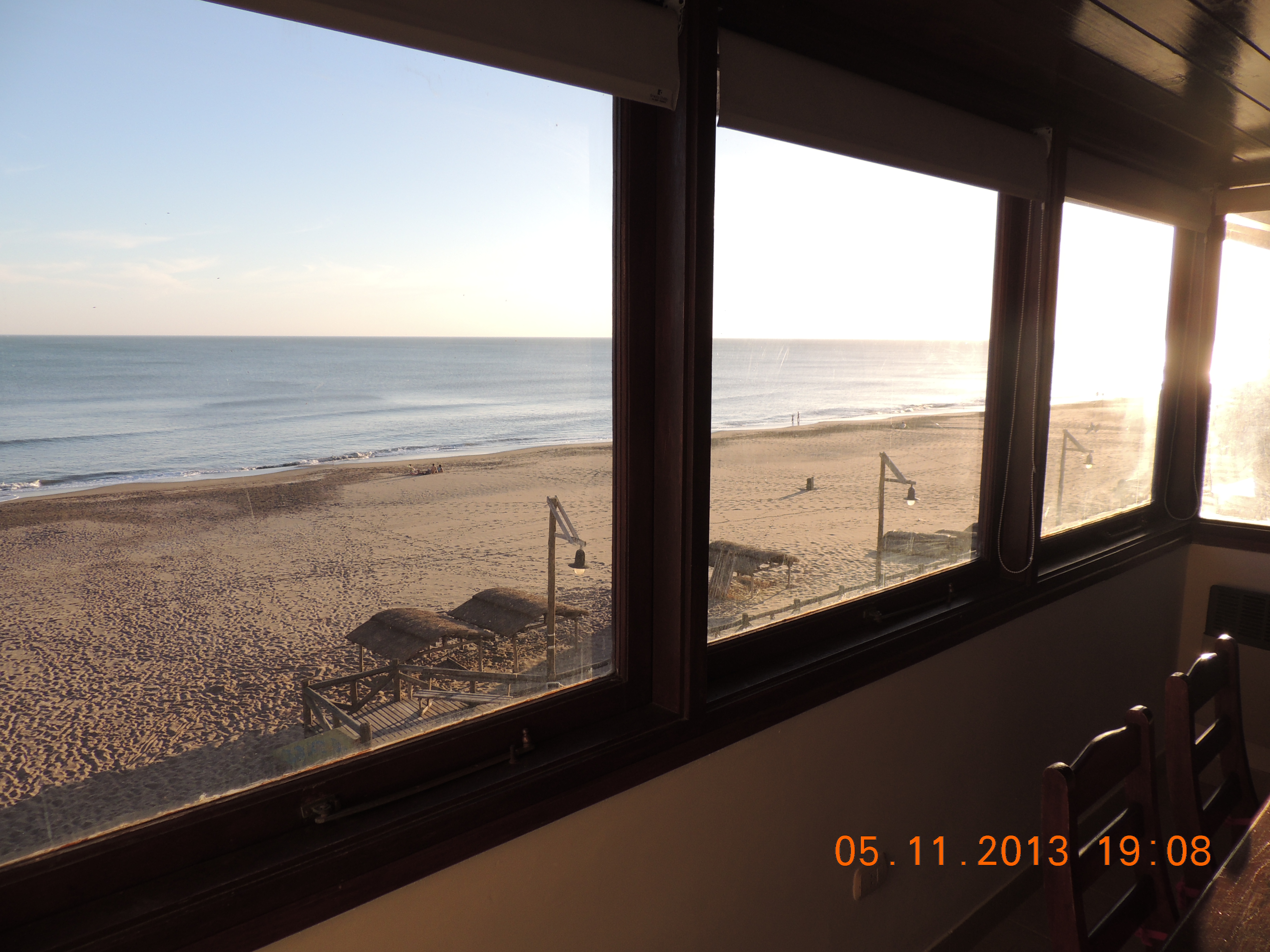 HERMOSO DEPARTAMENTO FRENTE AL MAR A DOS CUADRAS DE LA PEATONAL EN MONTE HERMOSO — foto 5