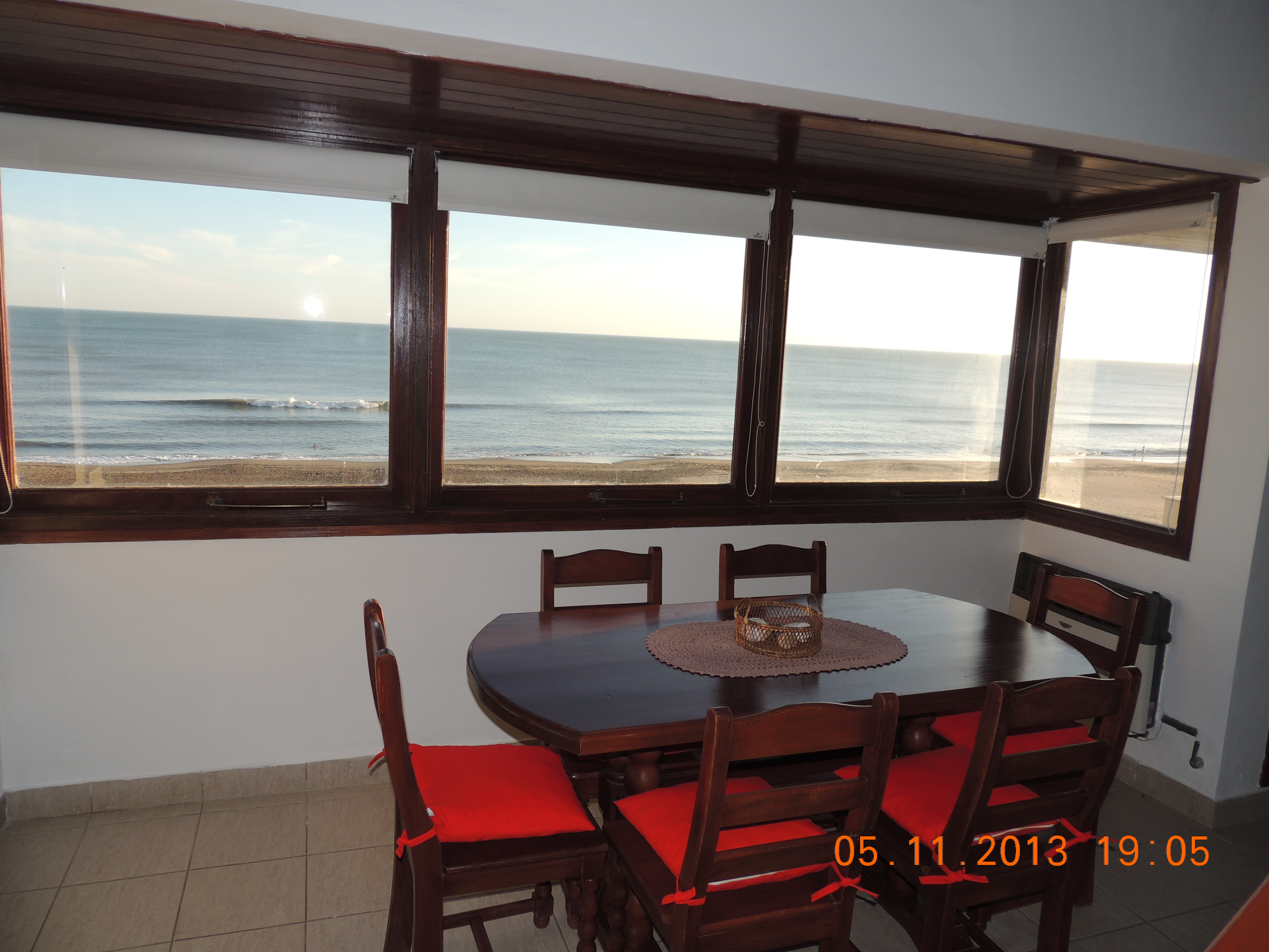 HERMOSO DEPARTAMENTO FRENTE AL MAR A DOS CUADRAS DE LA PEATONAL EN MONTE HERMOSO — foto 6