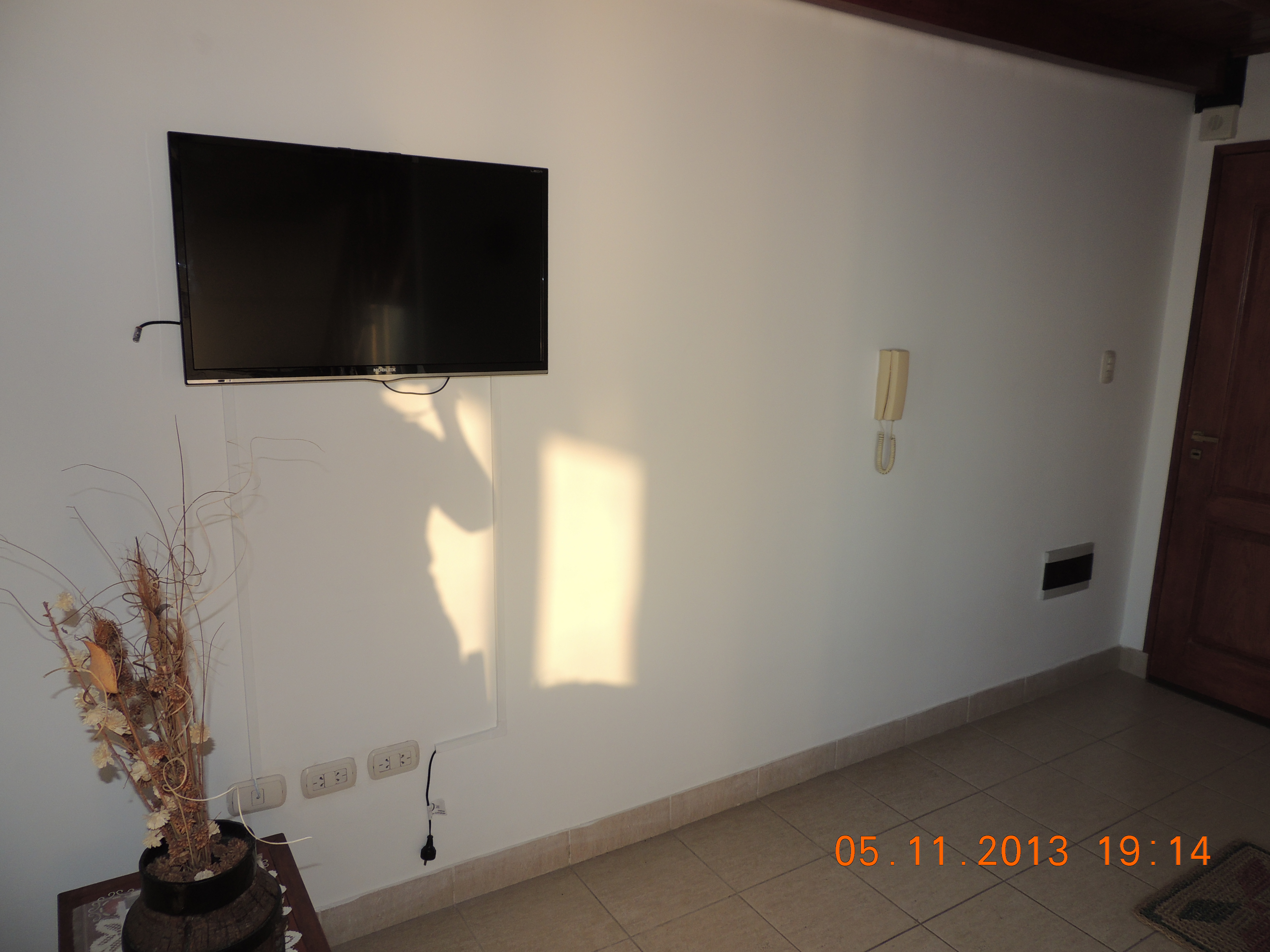 HERMOSO DEPARTAMENTO FRENTE AL MAR A DOS CUADRAS DE LA PEATONAL EN MONTE HERMOSO — foto 8