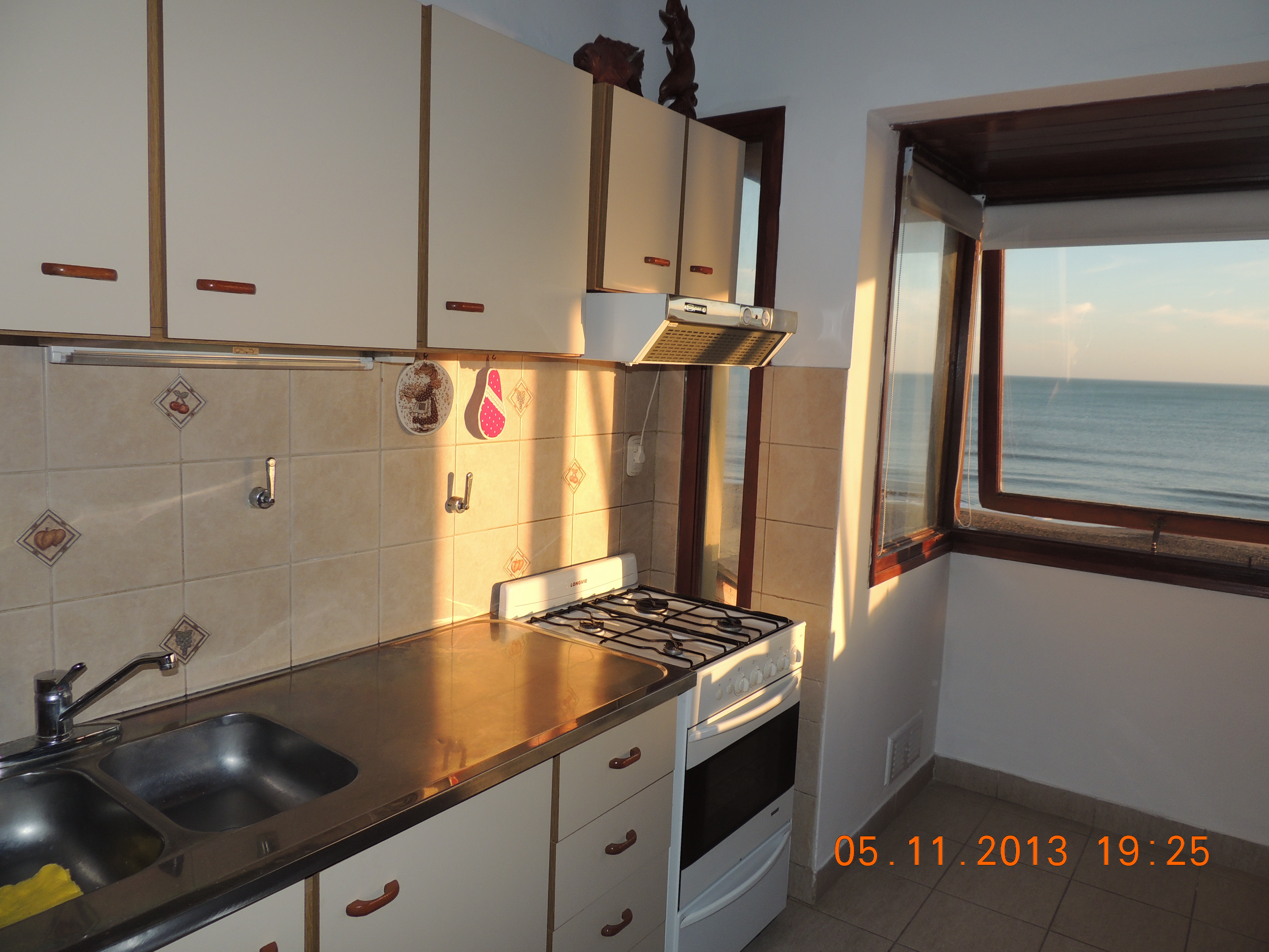 HERMOSO DEPARTAMENTO FRENTE AL MAR A DOS CUADRAS DE LA PEATONAL EN MONTE HERMOSO — foto 13