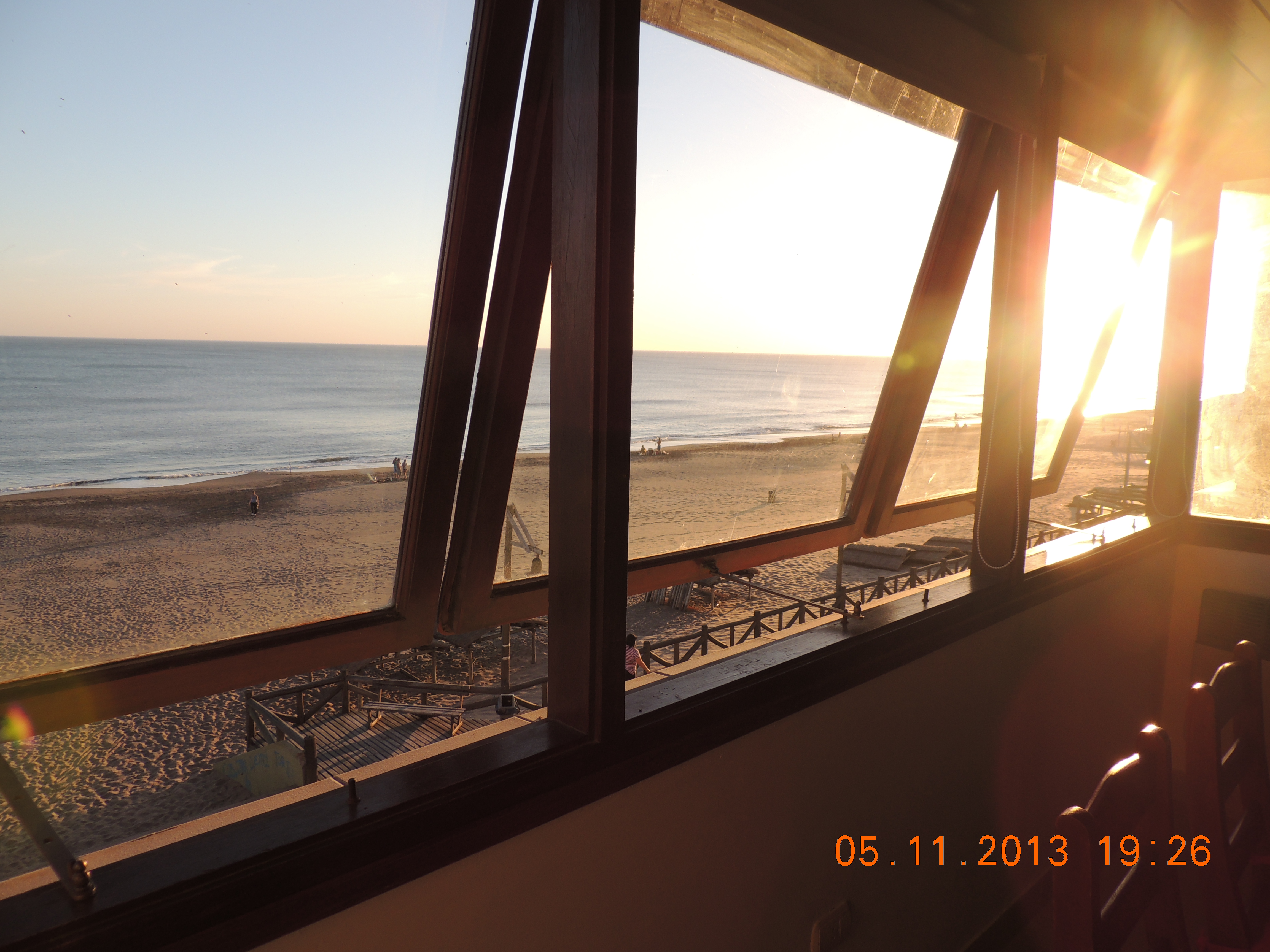 HERMOSO DEPARTAMENTO FRENTE AL MAR A DOS CUADRAS DE LA PEATONAL EN MONTE HERMOSO — foto 14