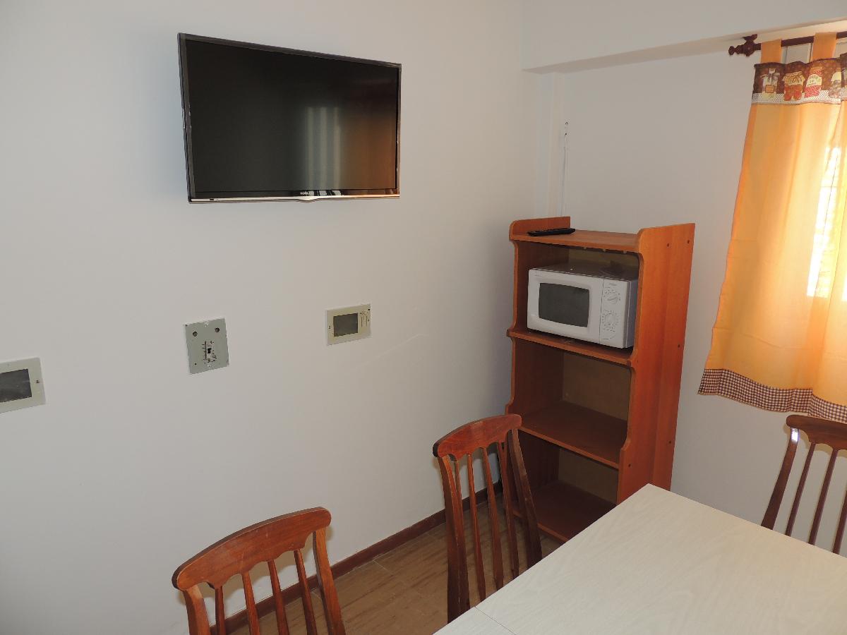 DEPARTAMENTO EN PLANTA BAJA A UNA CUADRA DEL MAR Y DOS DE LA PEATONAL EN MONTE HERMOSO — foto 2