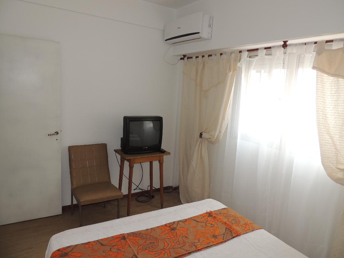 DEPARTAMENTO EN PLANTA BAJA A UNA CUADRA DEL MAR Y DOS DE LA PEATONAL EN MONTE HERMOSO — foto 5