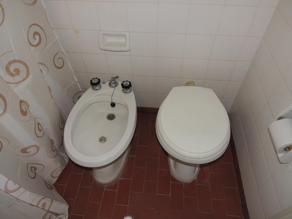 DEPARTAMENTO EN PLANTA BAJA A UNA CUADRA DEL MAR Y DOS DE LA PEATONAL EN MONTE HERMOSO — foto 7