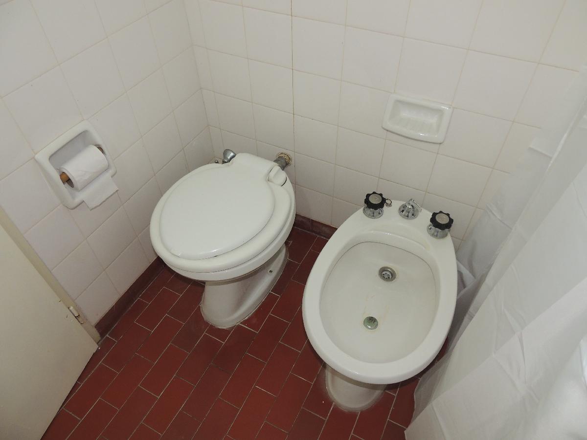 DEPARTAMENTO EN PLANTA BAJA A UNA CUADRA DEL MAR Y DOS DE LA PEATONAL EN MONTE HERMOSO — foto 11