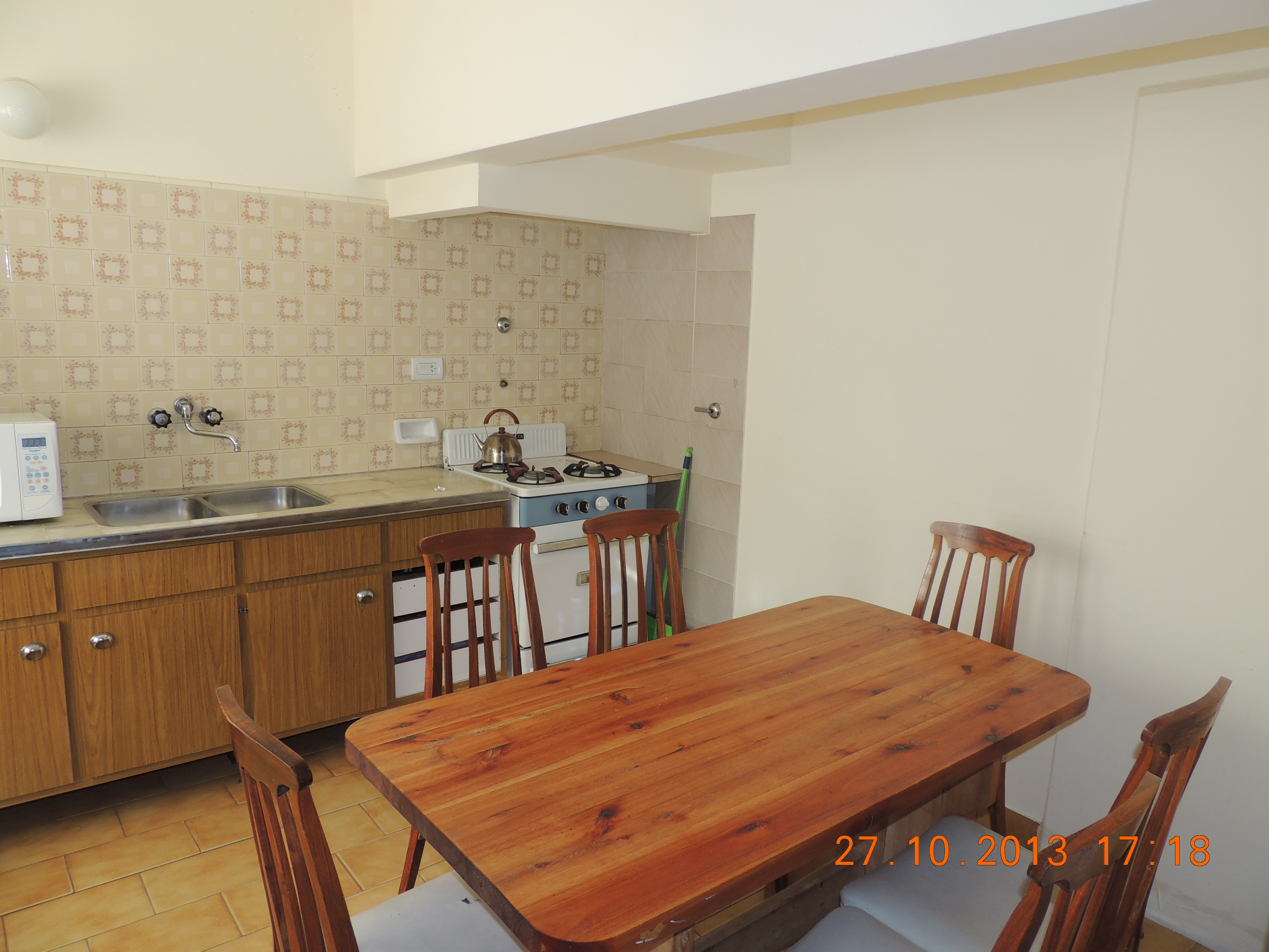 CASA con servicios de 2 dormitorios y 2 baños a una cuadra del mar y a dos de la peatonal, en Monte Hermoso - 6