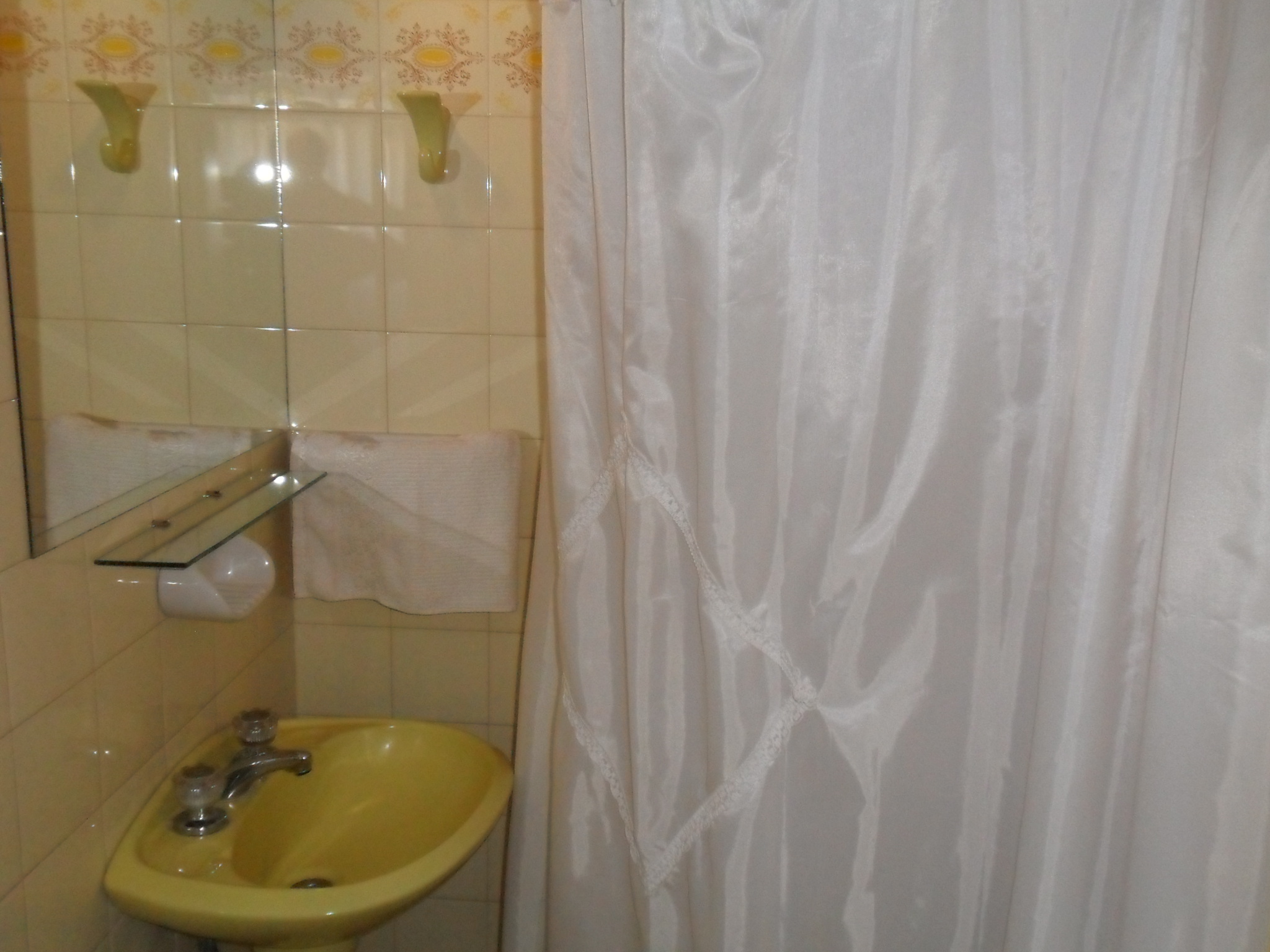 CASA con servicios de 2 dormitorios y 2 baños a una cuadra del mar y a dos de la peatonal, en Monte Hermoso - 13