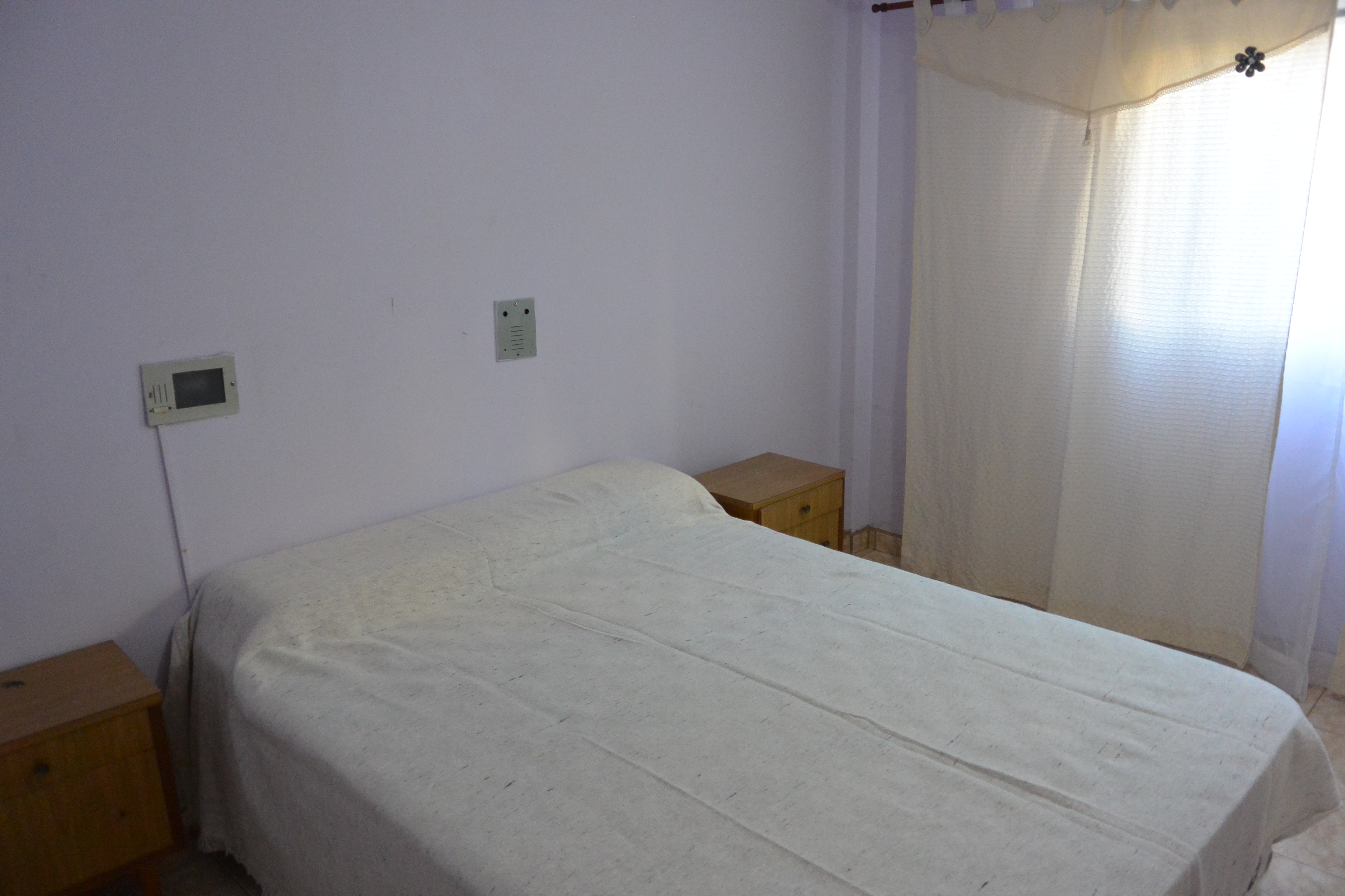 Departamento en Planta Baja de 2 dormitorios y cocina-comedor , patio con parrilla y baño , a 1 cuadra del mar y 2 de la peatonal.