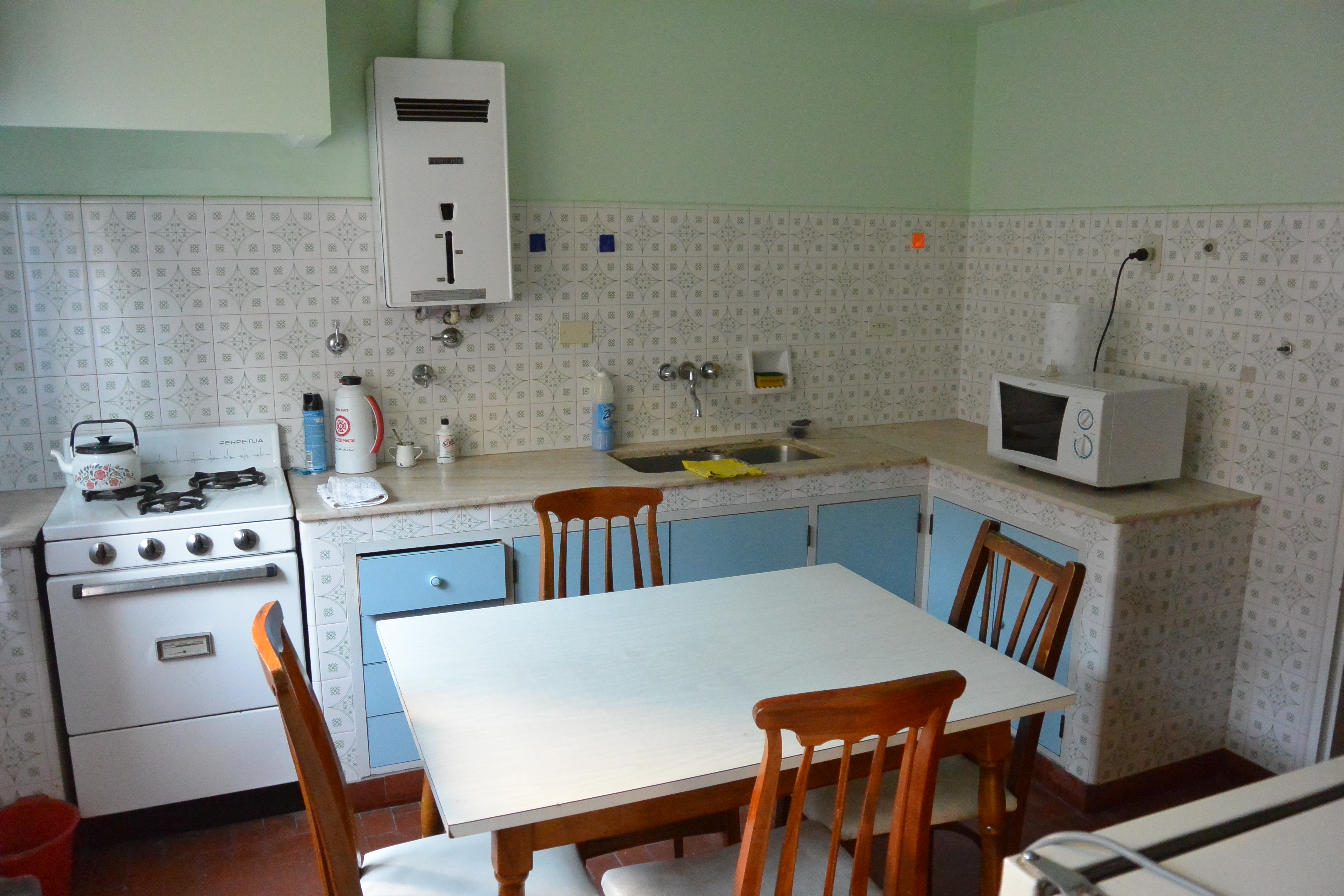Departamento en Planta Baja de 2 dormitorios y cocina-comedor , patio con parrilla y baño , a 1 cuadra del mar y 2 de la peatonal. — foto 5
