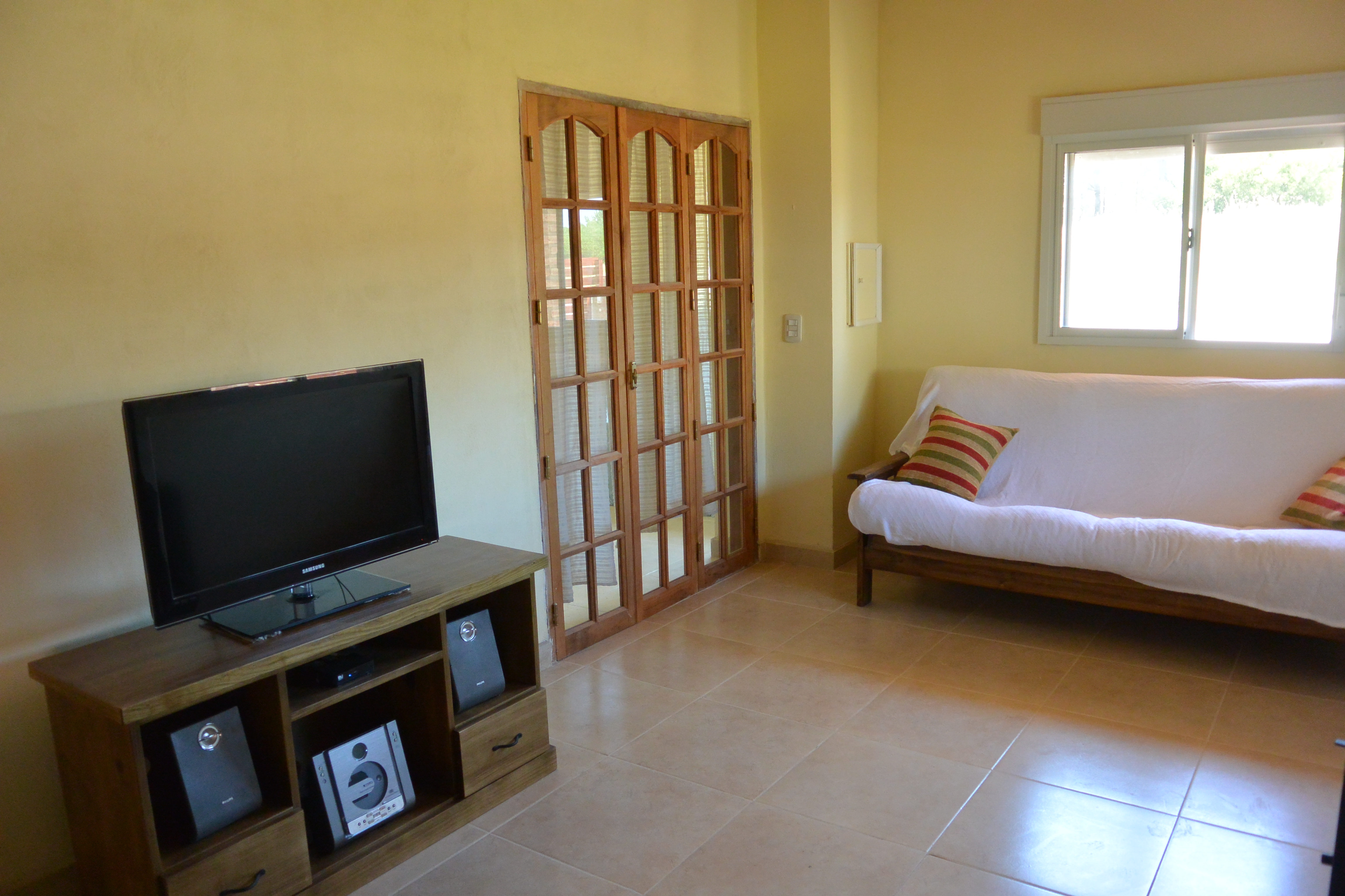 Excelente Casa en Monte Hermoso del Este, hermoso barrio residencial arbolado, ideal para relajarse en un entorno natural. Ubicada a 450 metros del mar y 7 cuadras de la peatonal — foto 4