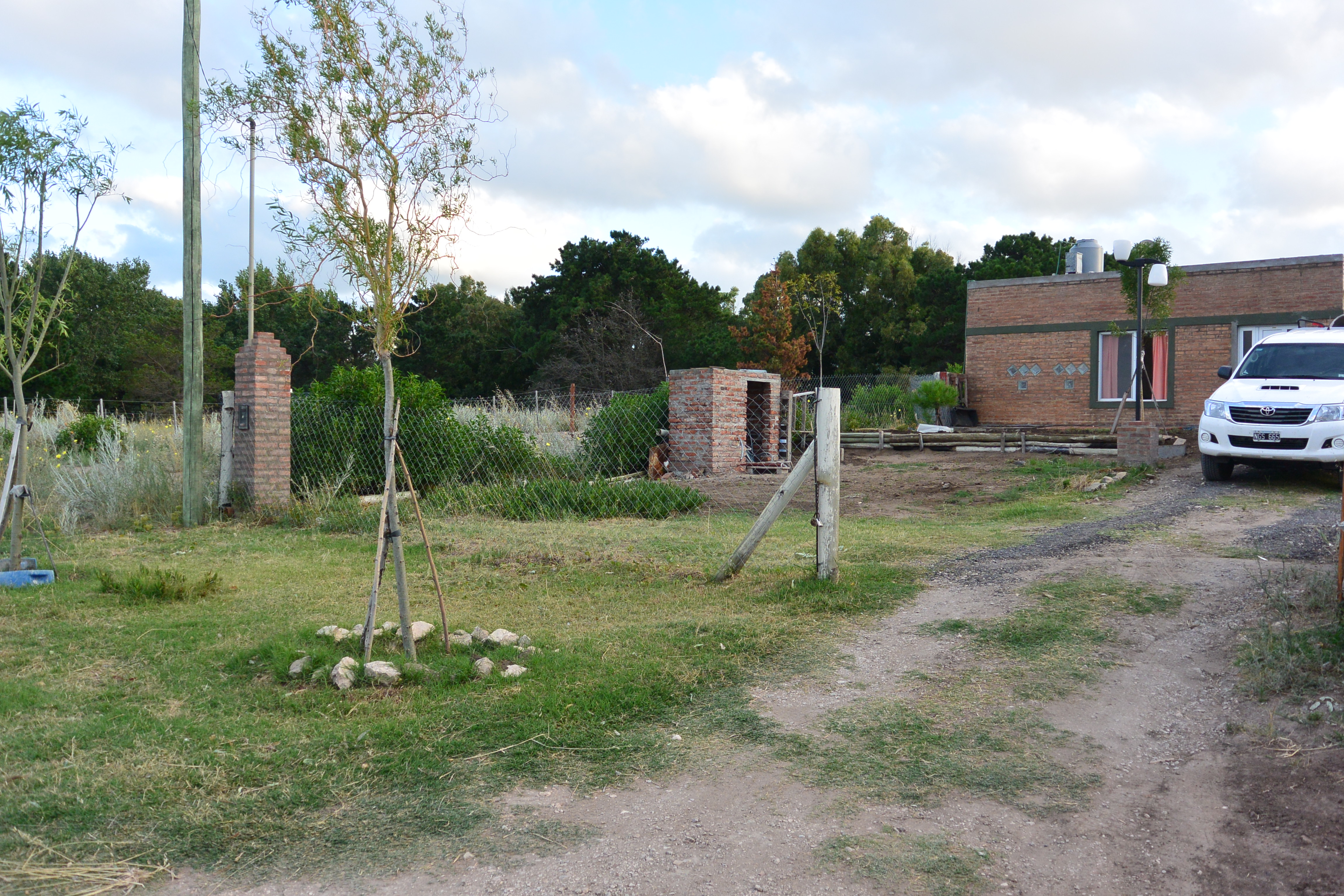 Casa de 2 dormitorios en Sauce Grande a una cuadra del mar (Balneario ubicado a 6 km de Monte) en zona arbolada ideal para relajarse y disfrutar de la naturaleza y el mar. — foto 2