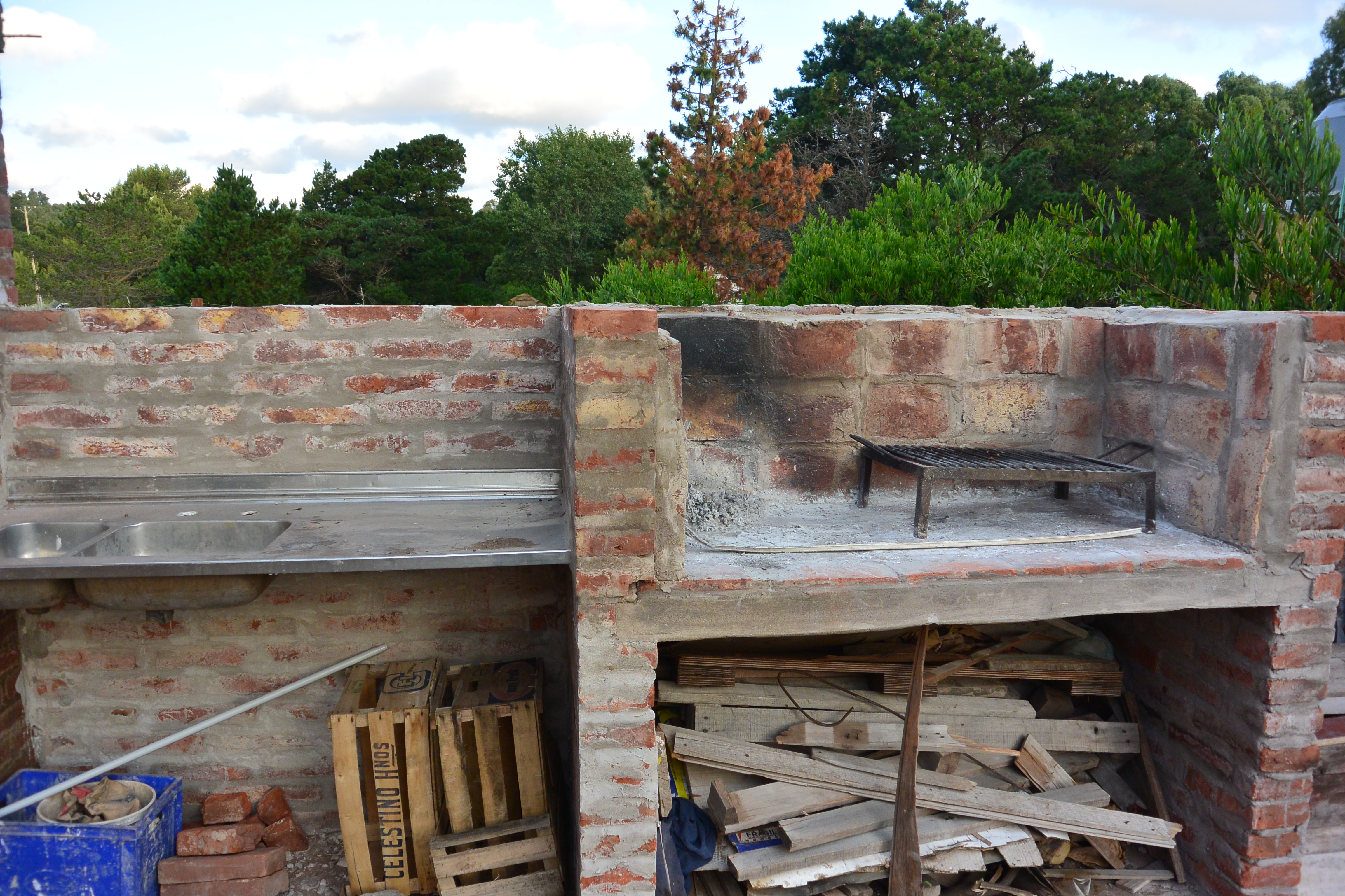 Casa de 2 dormitorios en Sauce Grande a una cuadra del mar (Balneario ubicado a 6 km de Monte) en zona arbolada ideal para relajarse y disfrutar de la naturaleza y el mar. — foto 3