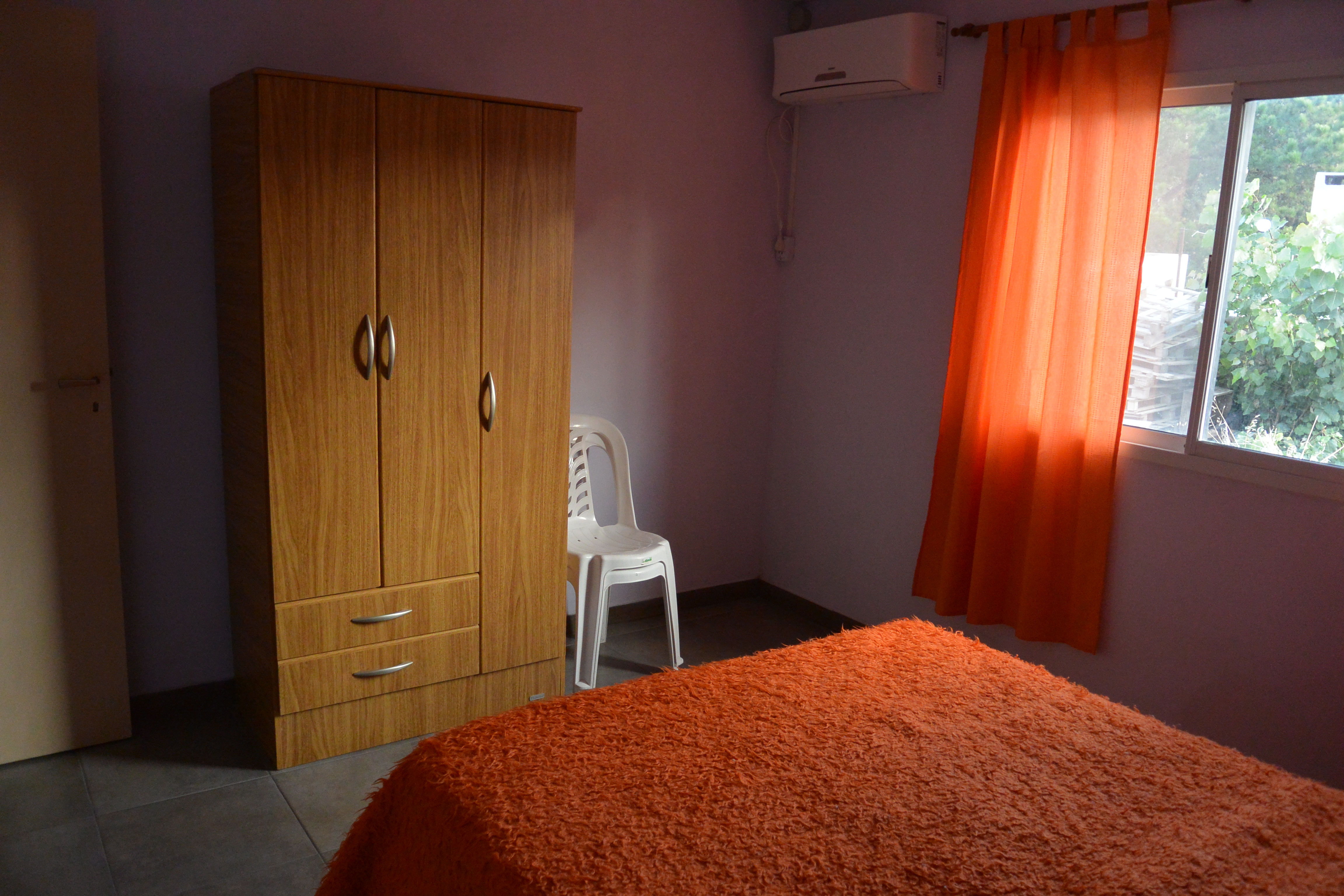 Casa de 2 dormitorios en Sauce Grande a una cuadra del mar (Balneario ubicado a 6 km de Monte) en zona arbolada ideal para relajarse y disfrutar de la naturaleza y el mar. — foto 8