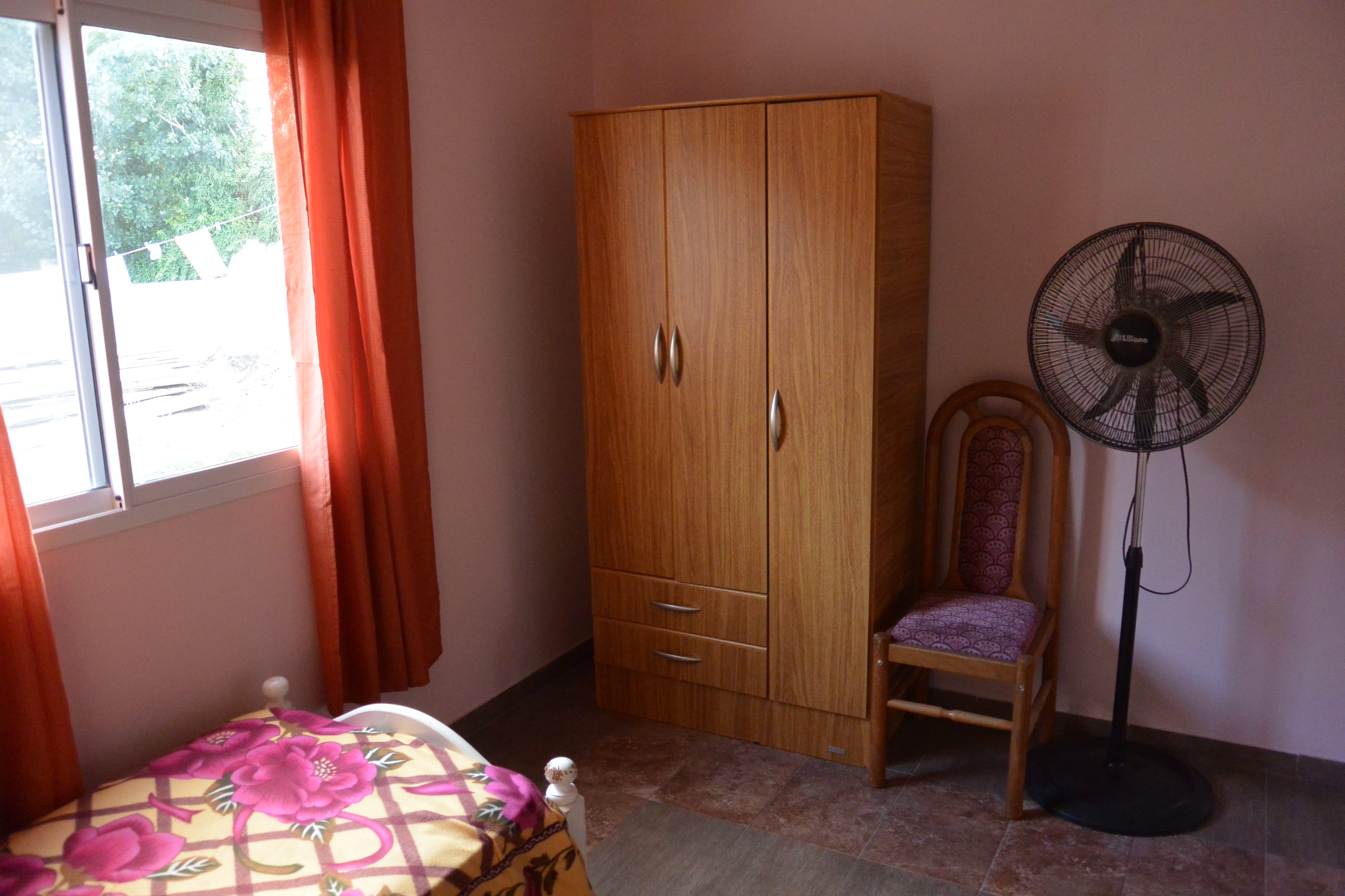 Casa de 2 dormitorios en Sauce Grande a una cuadra del mar (Balneario ubicado a 6 km de Monte) en zona arbolada ideal para relajarse y disfrutar de la naturaleza y el mar. — foto 11