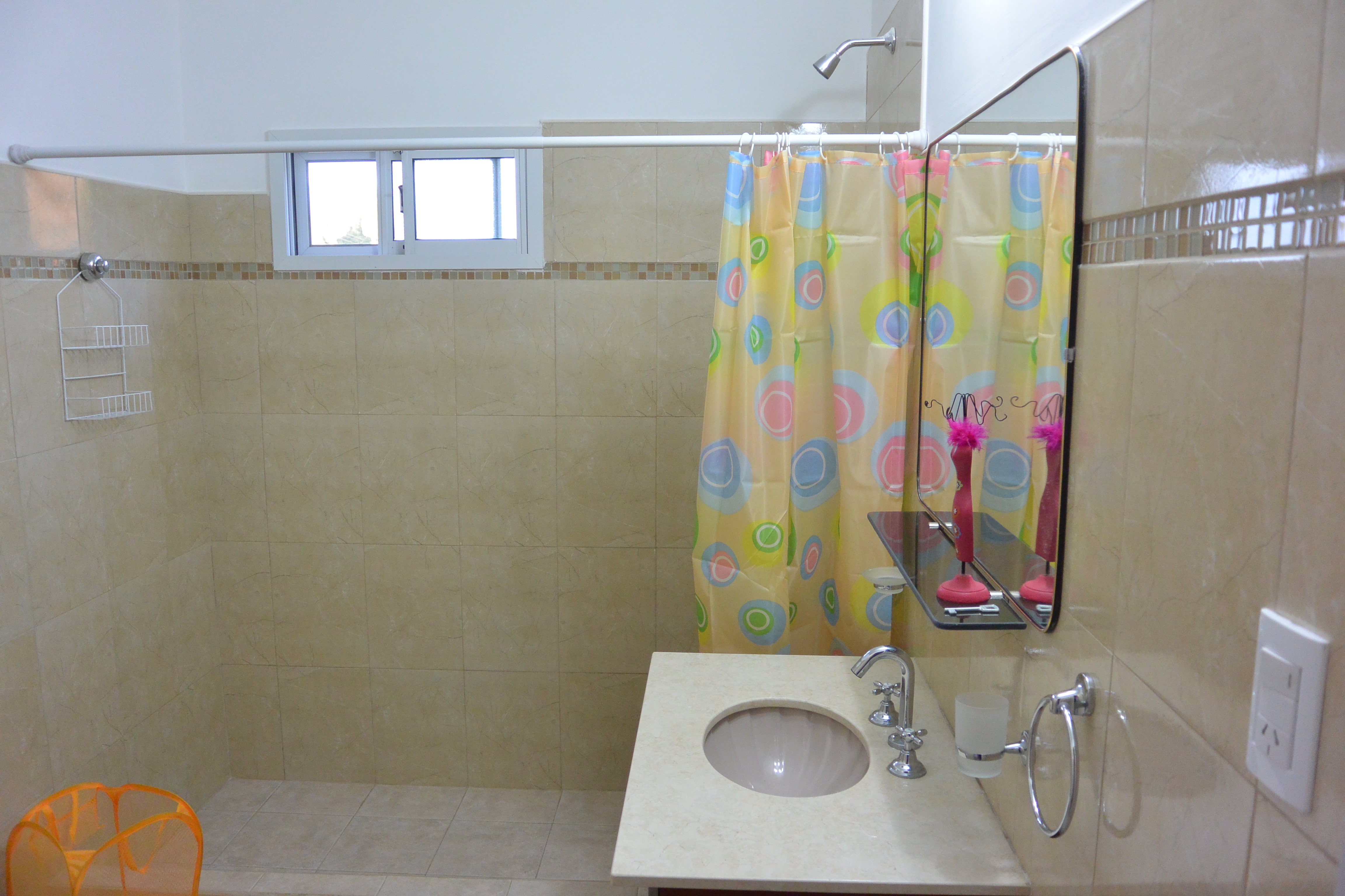 Casa de 2 dormitorios en Sauce Grande a una cuadra del mar (Balneario ubicado a 6 km de Monte) en zona arbolada ideal para relajarse y disfrutar de la naturaleza y el mar. — foto 12