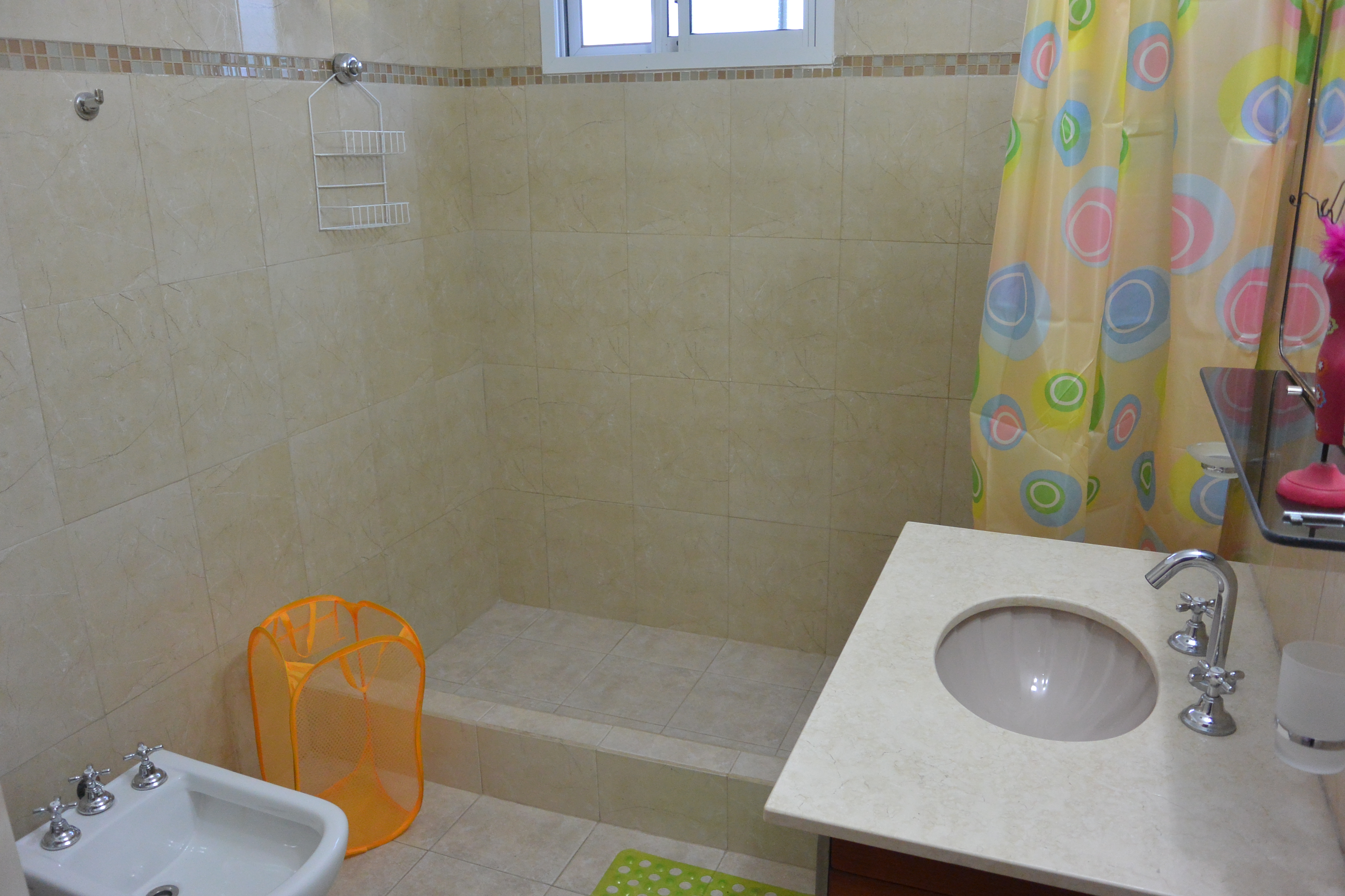 Casa de 2 dormitorios en Sauce Grande a una cuadra del mar (Balneario ubicado a 6 km de Monte) en zona arbolada ideal para relajarse y disfrutar de la naturaleza y el mar. — foto 13