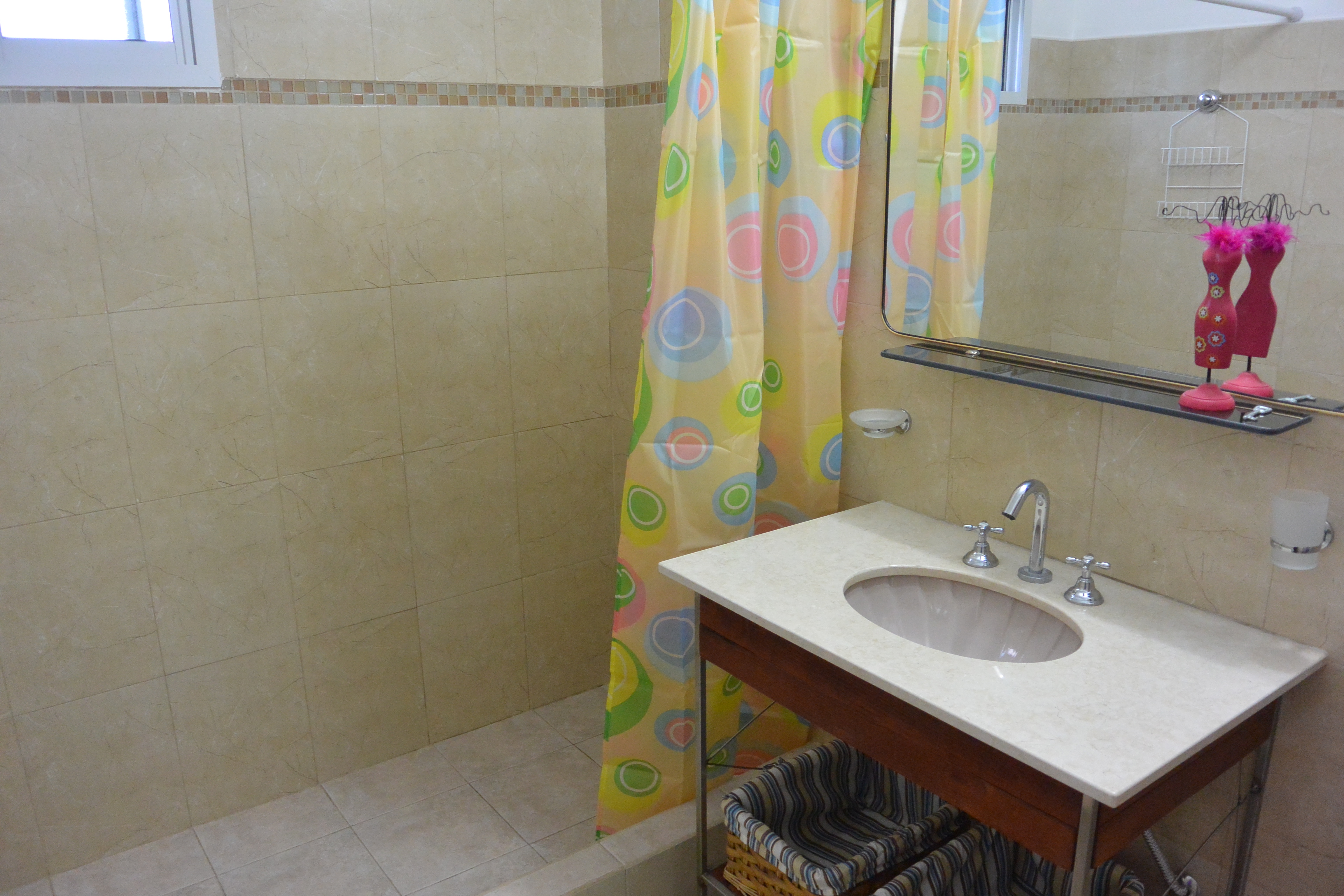 Casa de 2 dormitorios en Sauce Grande a una cuadra del mar (Balneario ubicado a 6 km de Monte) en zona arbolada ideal para relajarse y disfrutar de la naturaleza y el mar. — foto 14