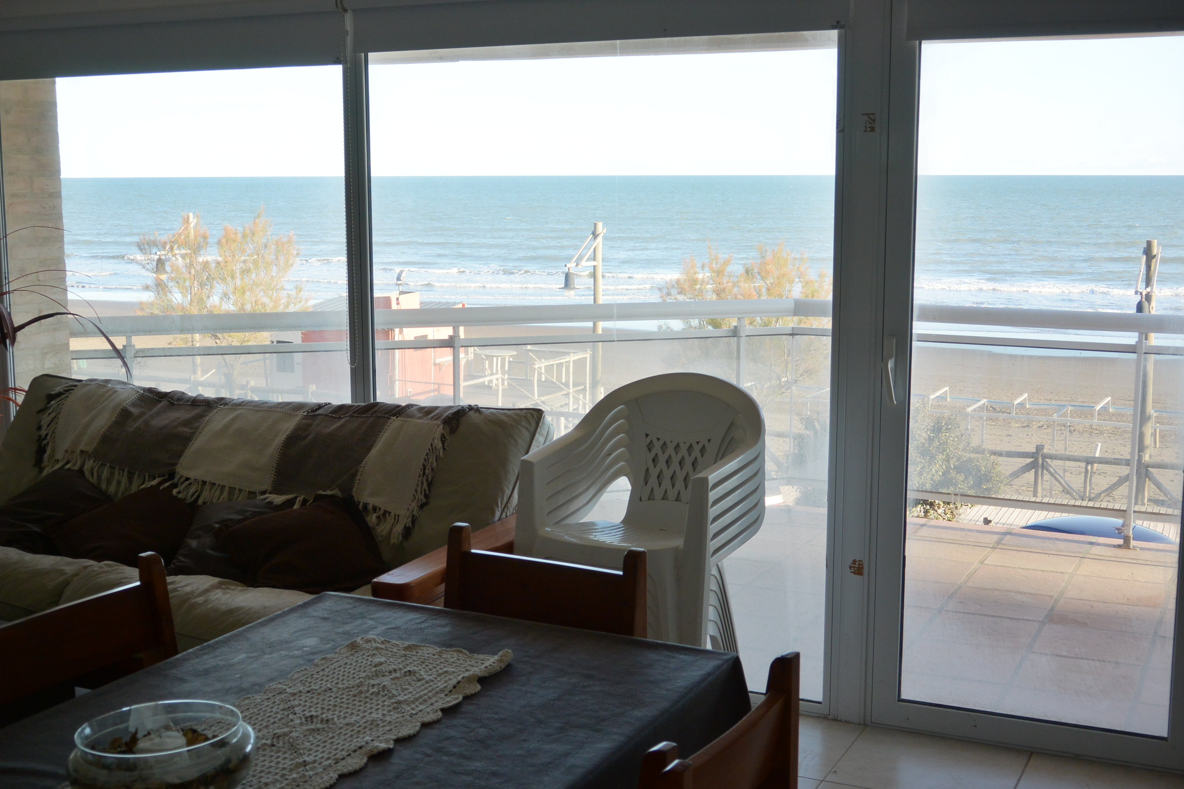 DEPARTAMENTO DE 2 DORMITORIOS FRENTE AL MAR, EN MONTE HERMOSO — foto 3