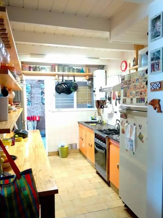 Gran Casa de 4 dormitorios y dos baños, patio y pileta de lona , a 6 cuadras del mar y 9 de la peatonal, en monte hermoso — foto 6