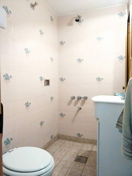 Gran Casa de 4 dormitorios y dos baños, patio y pileta de lona , a 6 cuadras del mar y 9 de la peatonal, en monte hermoso — foto 10