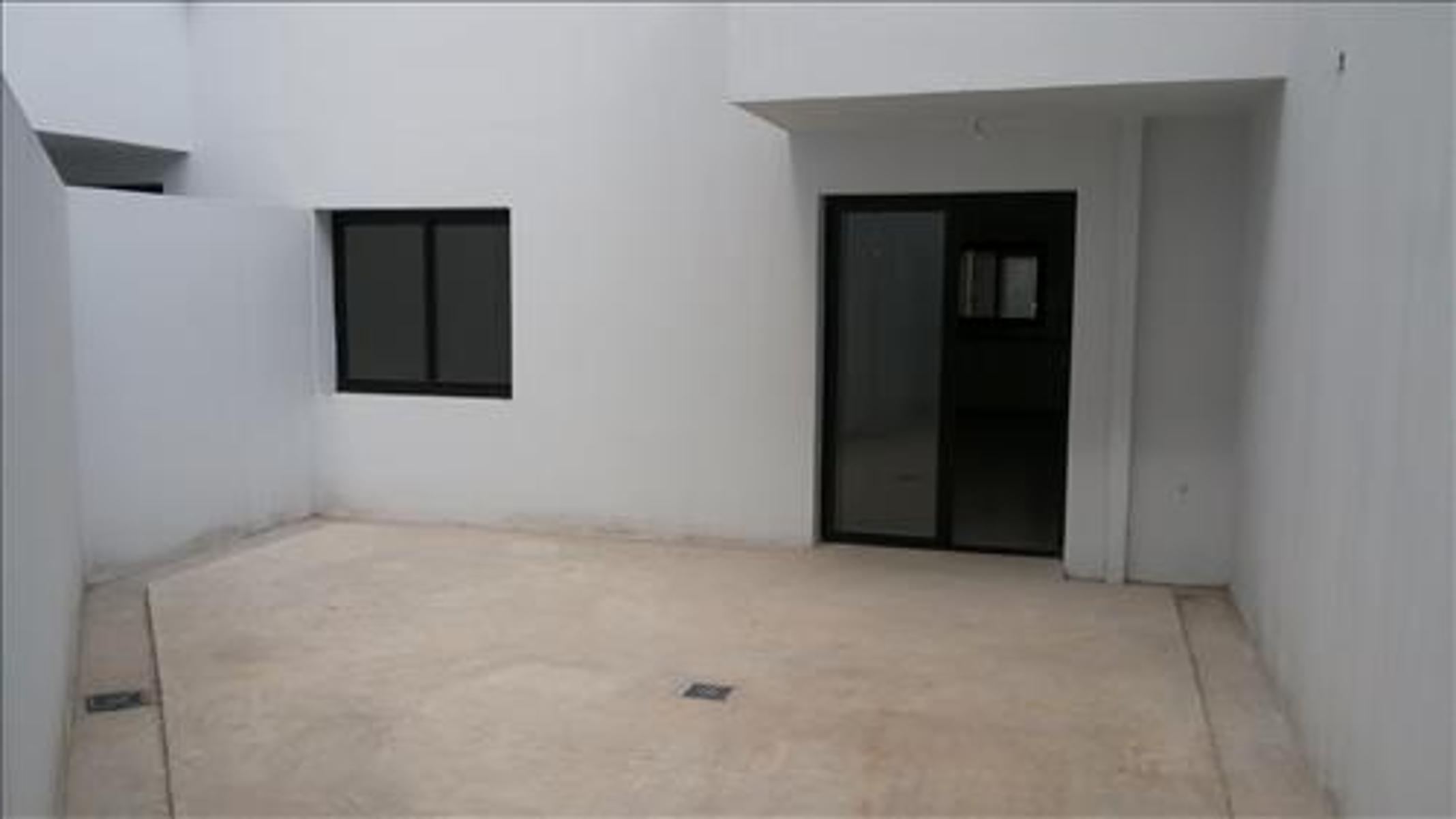 ADM INMOB. VENDE EXC. DPTO 1DOR (GRANDE 3.40X3.20) c/PATIO 25m2- Bº CENTRO — foto 2