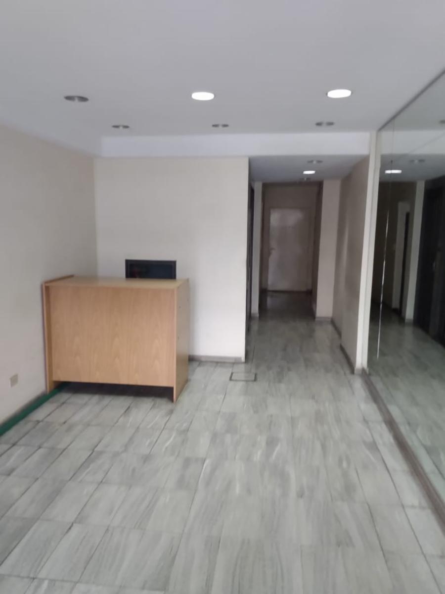 Campana - Oficina en excelente ubicación. En el corazón del centro. Cerca de bancos y comercios. 5to piso al frente. Muy Luminosa - 8