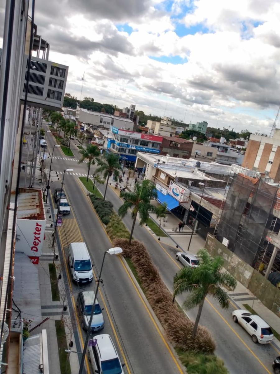 Campana - Oficina en excelente ubicación. En el corazón del centro. Cerca de bancos y comercios. 5to piso al frente. Muy Luminosa - 10