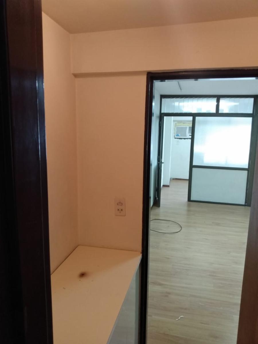 Campana - Oficina en excelente ubicación. En el corazón del centro. Cerca de bancos y comercios. 5to piso al frente. Muy Luminosa - 11