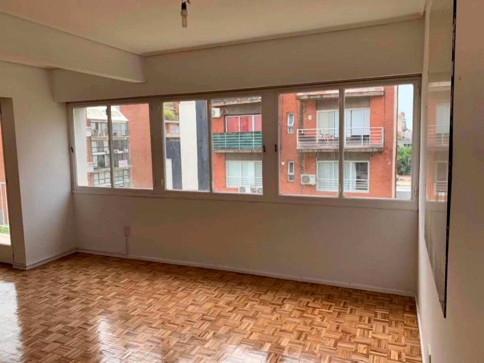 Todo luz Piso en excelente ubicación. 2 balcones, totalmente reciclado. - 3
