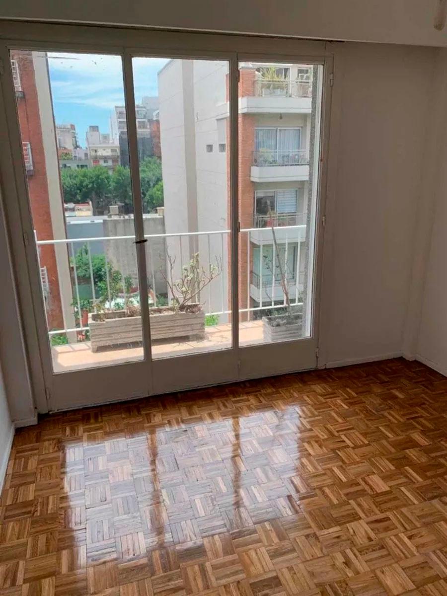 Todo luz Piso en excelente ubicación. 2 balcones, totalmente reciclado. - 7